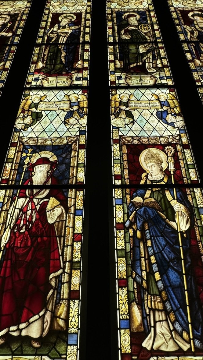 美術館レポ】100年前の教会のステンドグラスは、誰かの心の拠り所と