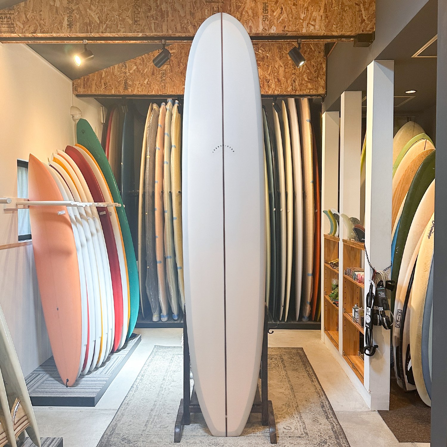 TRANSISTOR BRANDからレディースサーファーにフォーカスをあてた FEET