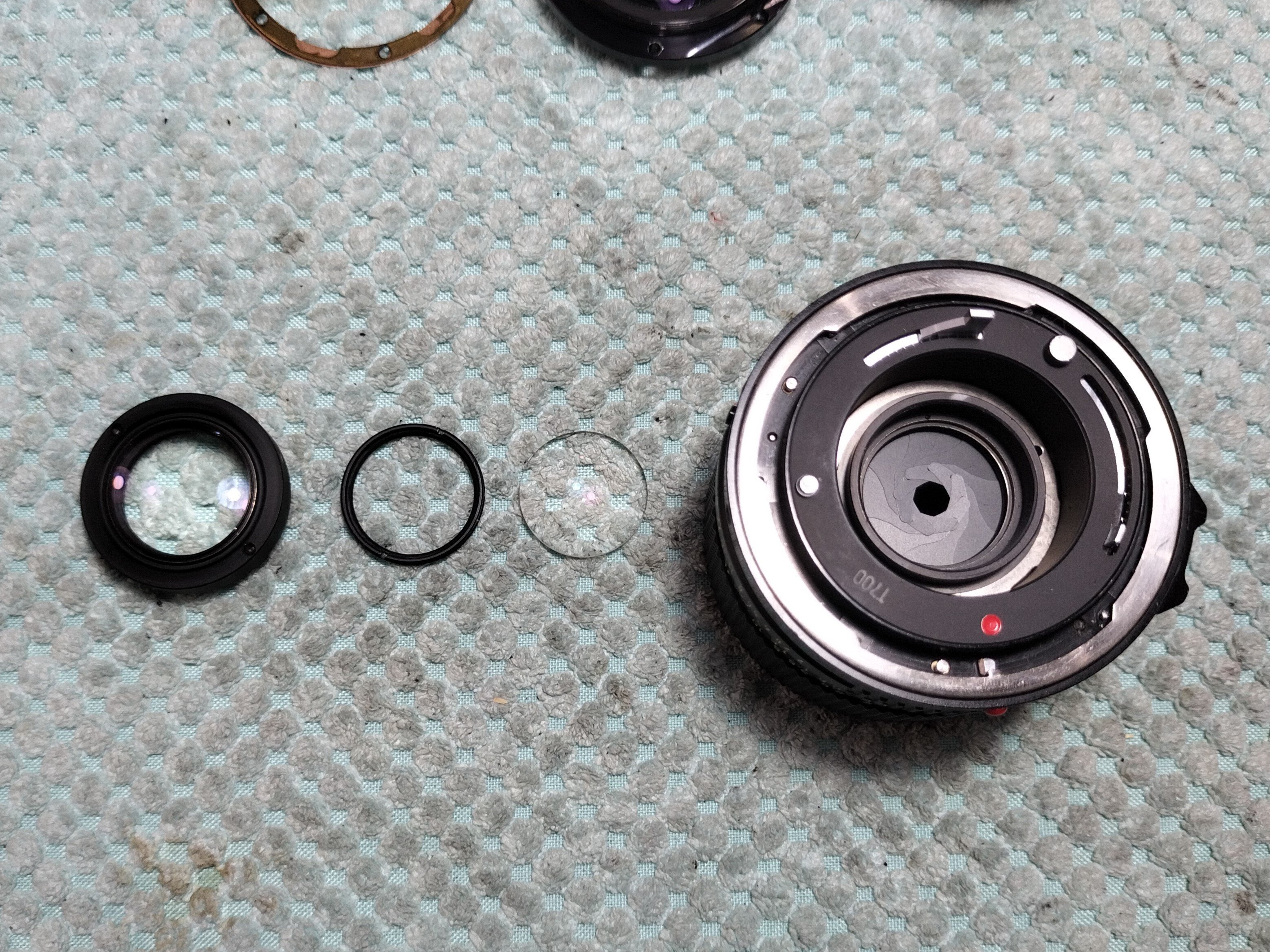 Canon New FD 28mm F/2の分解とコロ修復｜フィルムカメラ修理の