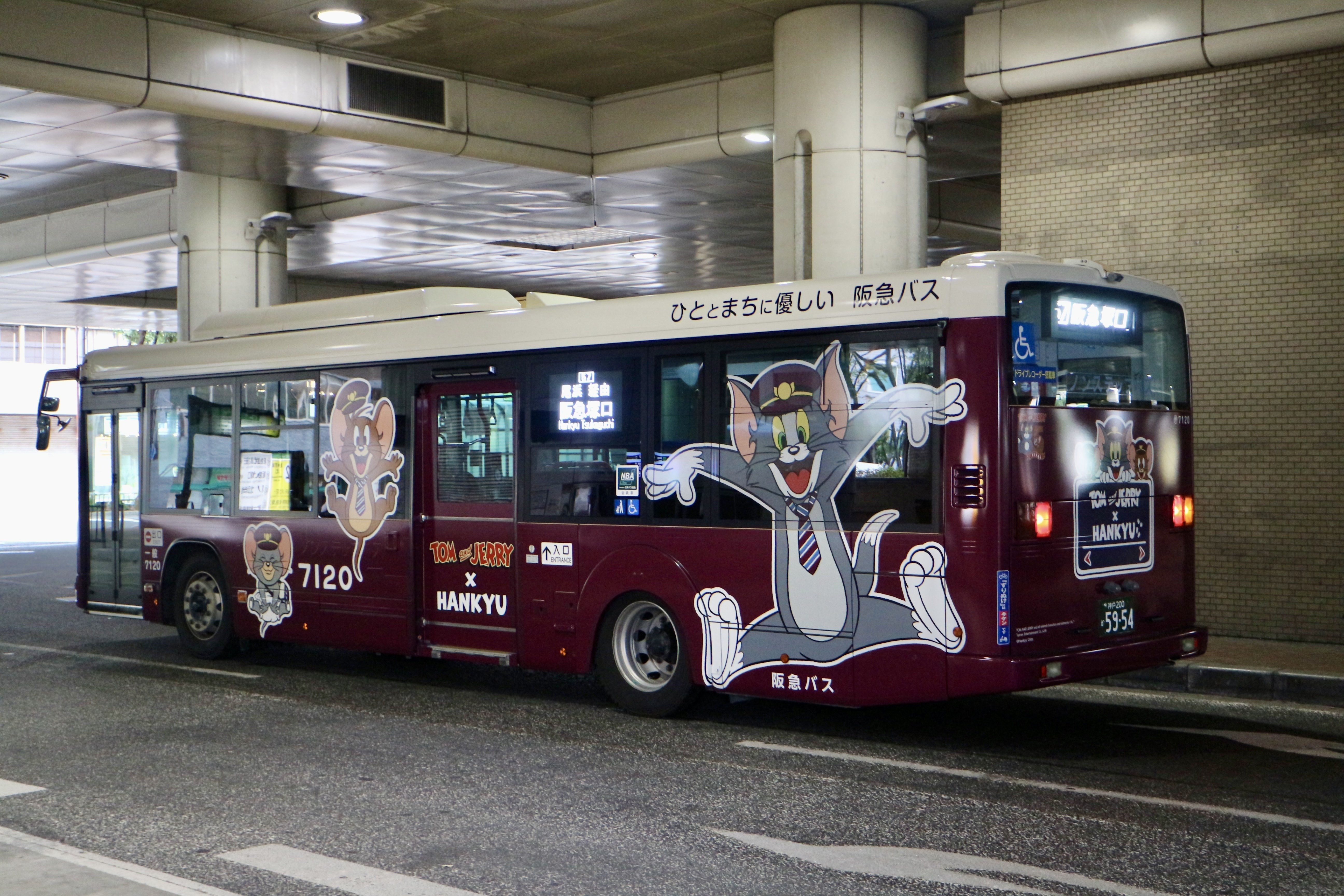 トムジェリ　阪急　コラボラッピングバス1/80ディスプレイモデル 7120号車 トムジェリ 阪急 コラボラッピングバス1/80ディスプレイモデル