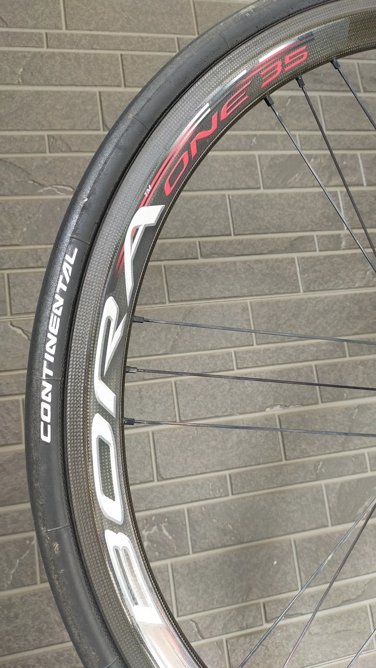 ロードバイク:カンパニョーロ Bora vs マビック Cosmic Carbon 