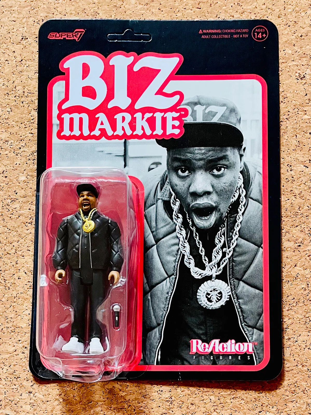 ビズ・マーキーのフィギュアを眺めながらレコードを聴く｜五辺宏明