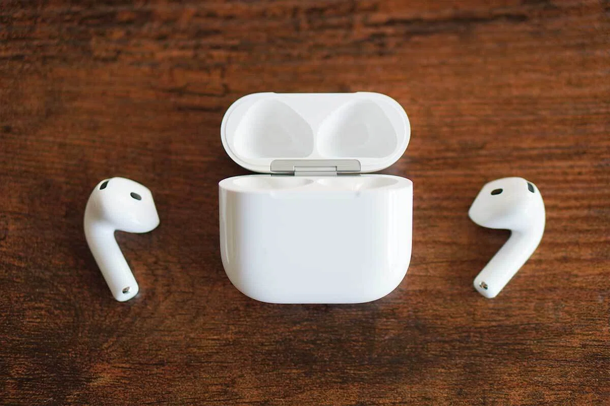AirPods 4とAirPods Proを比較してみた｜おすすめできるイヤホンは 