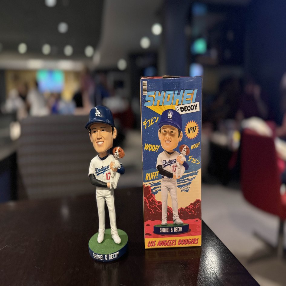 8月28日配布 ゴールド仕様！大谷翔平選手とデコピン君のボブルヘッド  