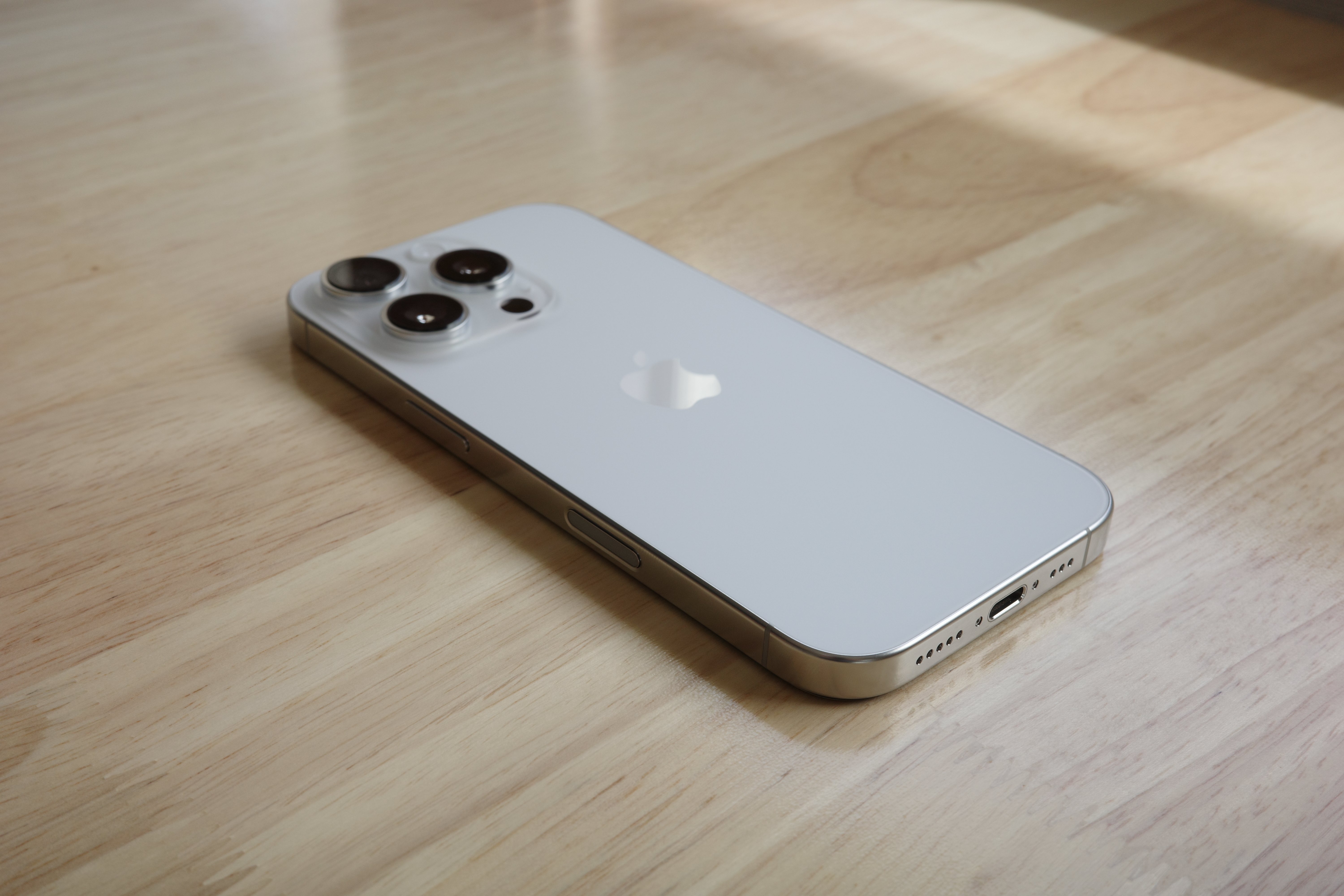 iPhone 16 Pro 開封レビューと雑感。カメラコントロール、本当にいる