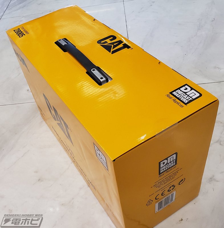 大型油圧ショベル「キャタピラー CAT 320」が全長約50センチの