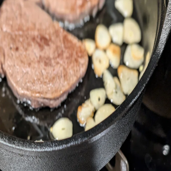 ずっと夢だった！！『ステーキを、南部鉄器で焼く』｜自由自在に生活を
