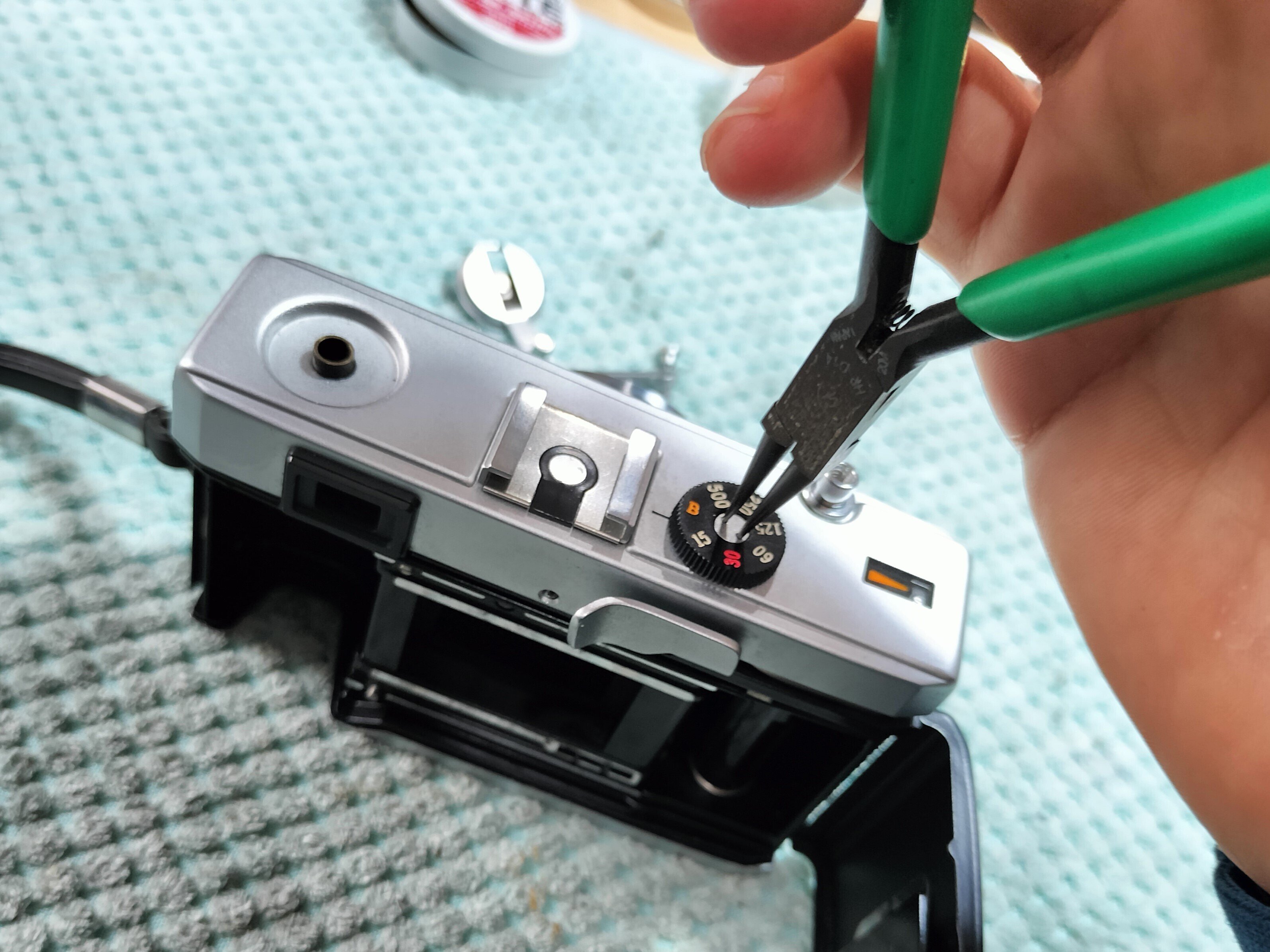 Olympus 35RCの分解｜フィルムカメラ修理のアクアカメラ