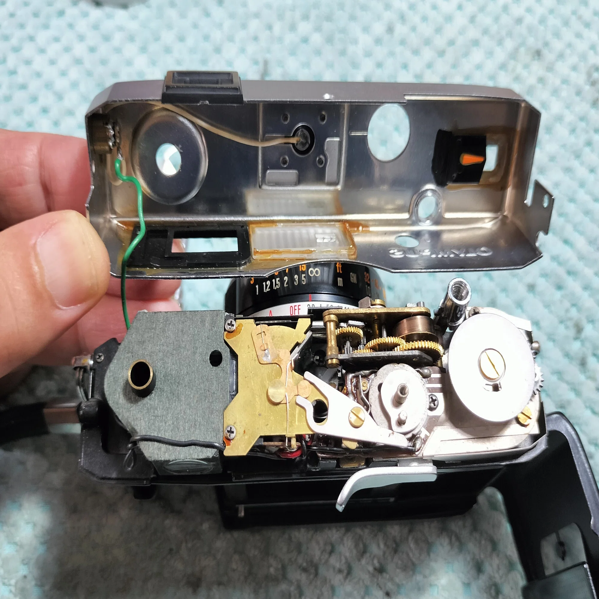 Olympus 35RCの分解｜フィルムカメラ修理のアクアカメラ
