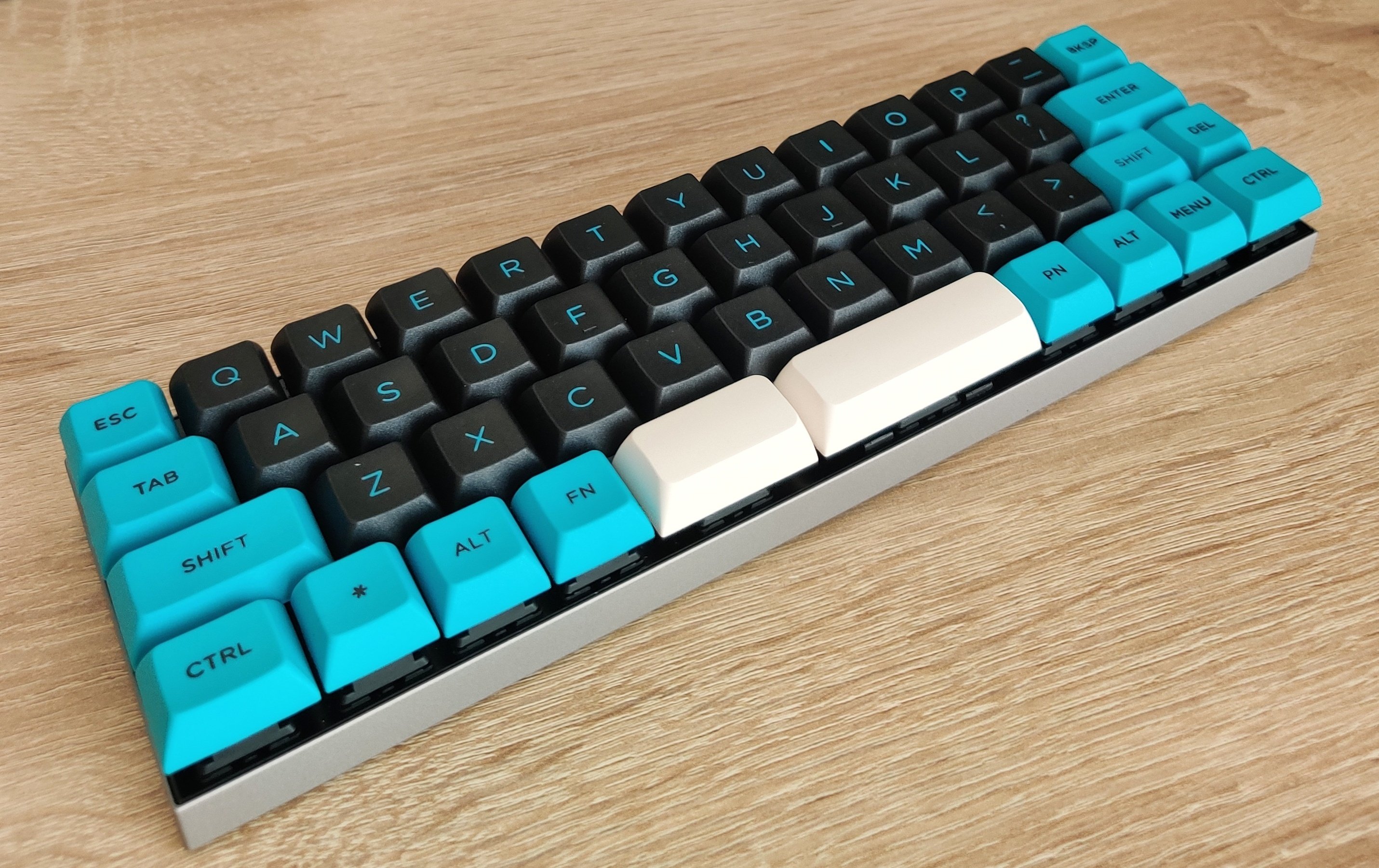 2017年発売の40%メカニカルキーボードを今も使っている理由。|taox 2017年発売の40%メカニカルキーボードを今も使っている理由。|taox