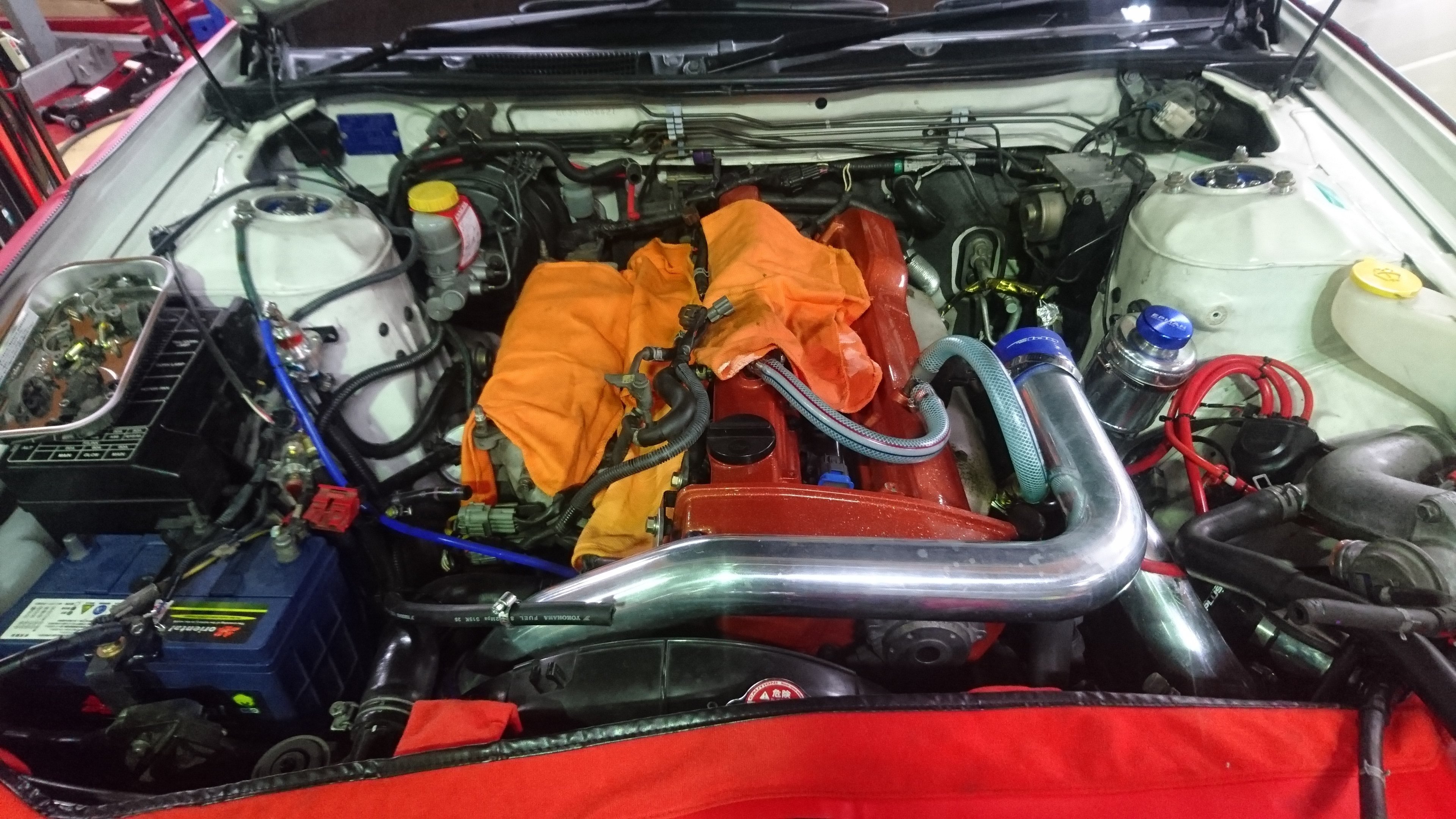 SR20エンジンやRB25エンジンにおけるサイドフィード