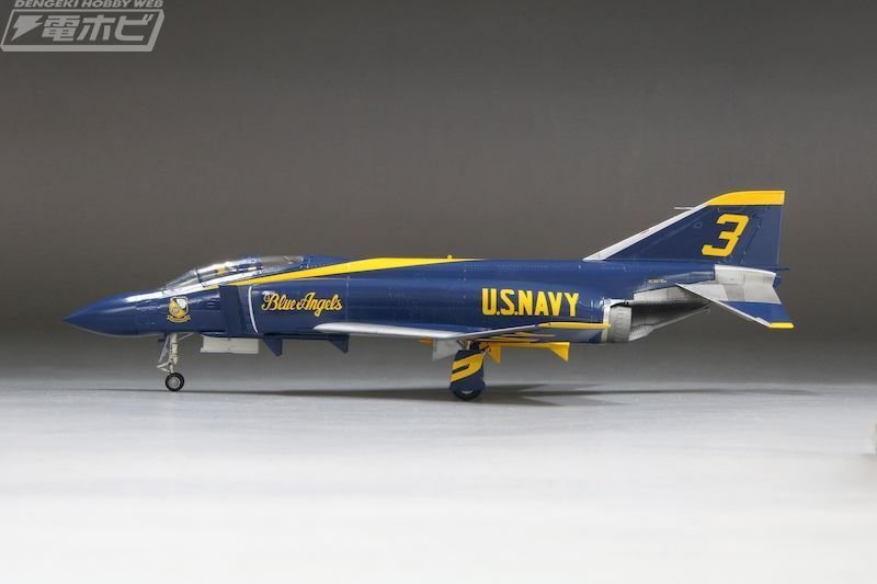 アメリカ海軍「F-4J ブルーエンジェルス」の1/72スケール アメリカ海軍「F-4J ブルーエンジェルス」の1/72スケール