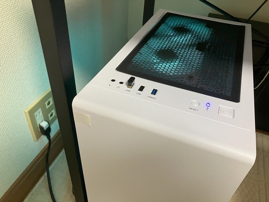 3世代前のゲーミングPCです。まだまだ使えます。 iiyama PC LEVEL-M17M-144F-LAX-WHITE | パソコン工房【公式通販】