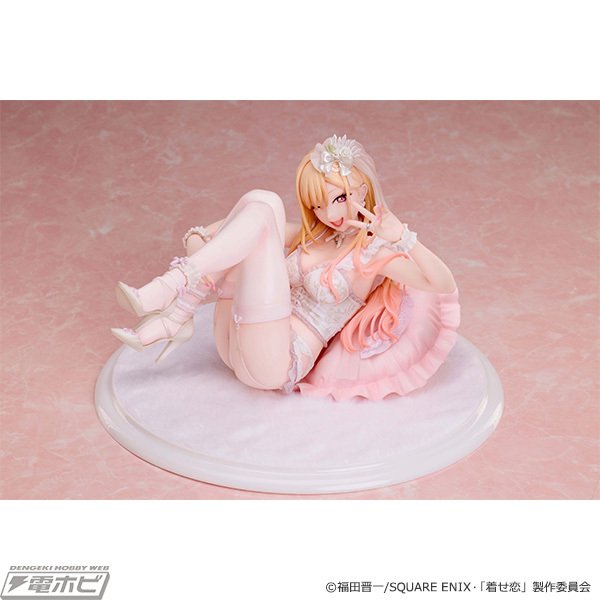 その着せ替え人形は恋をする　喜多川海夢　ベビードール　B2タペストリー その着せ替え人形は恋をする』喜多川海夢がベビードール姿でフィギュア