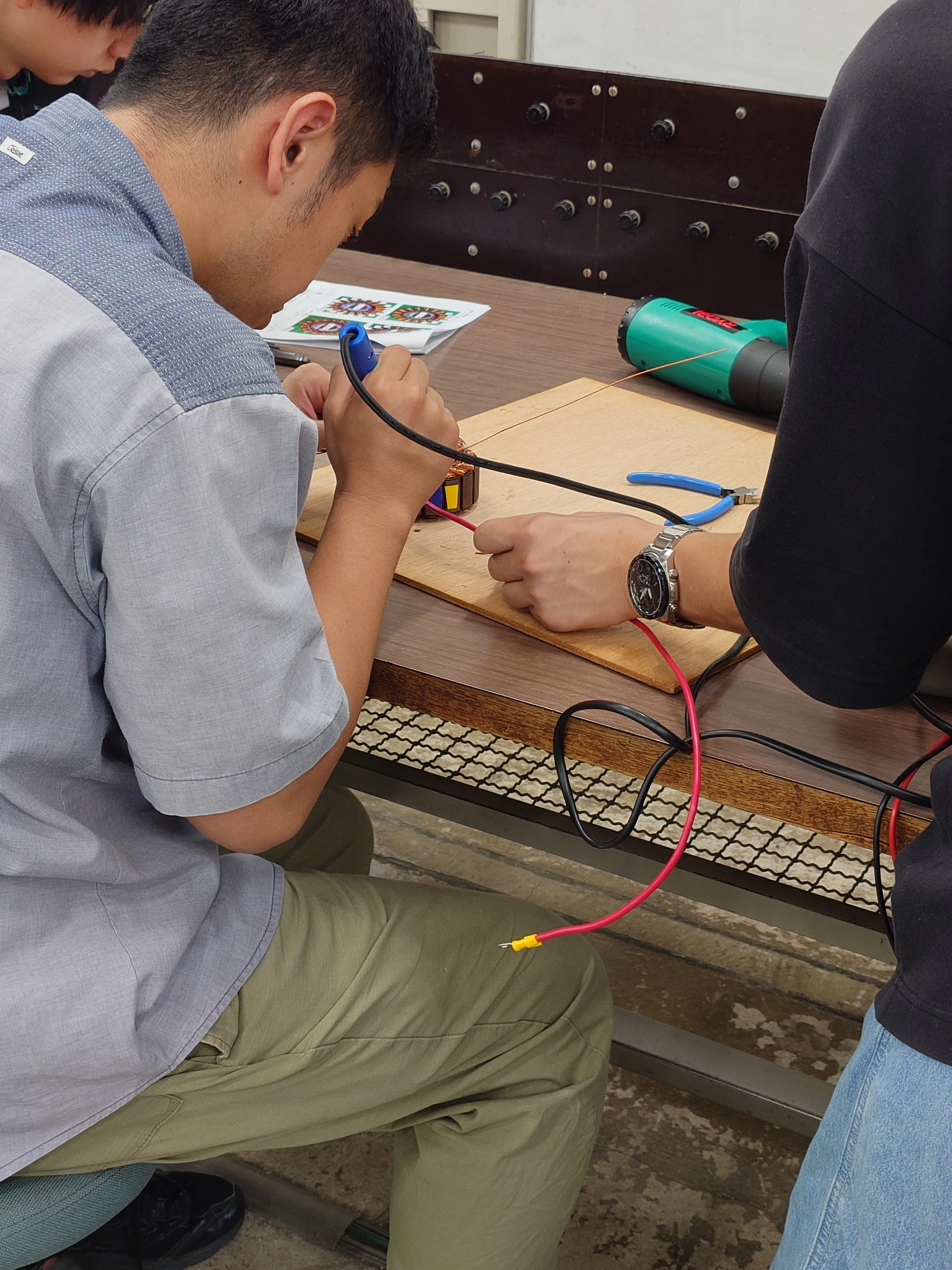授業でレース⁉ 理工学部 夏休みの特別授業｜明治大学入学センター