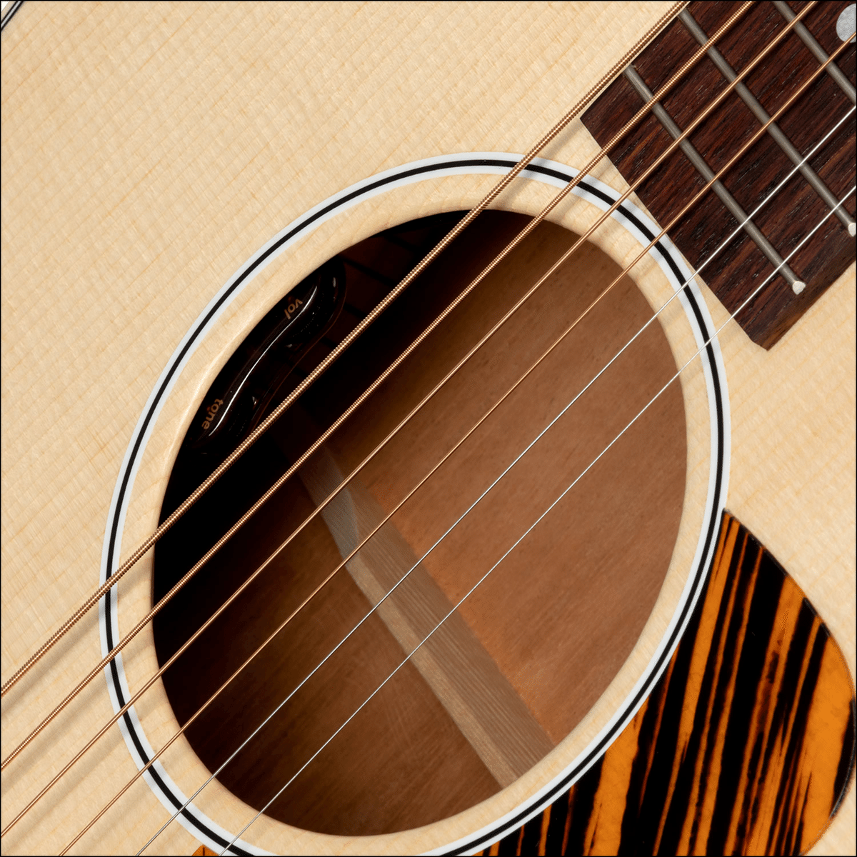 伝説のギブソン J-35に迫るヴィンテージ感溢れる風格、Gibson J