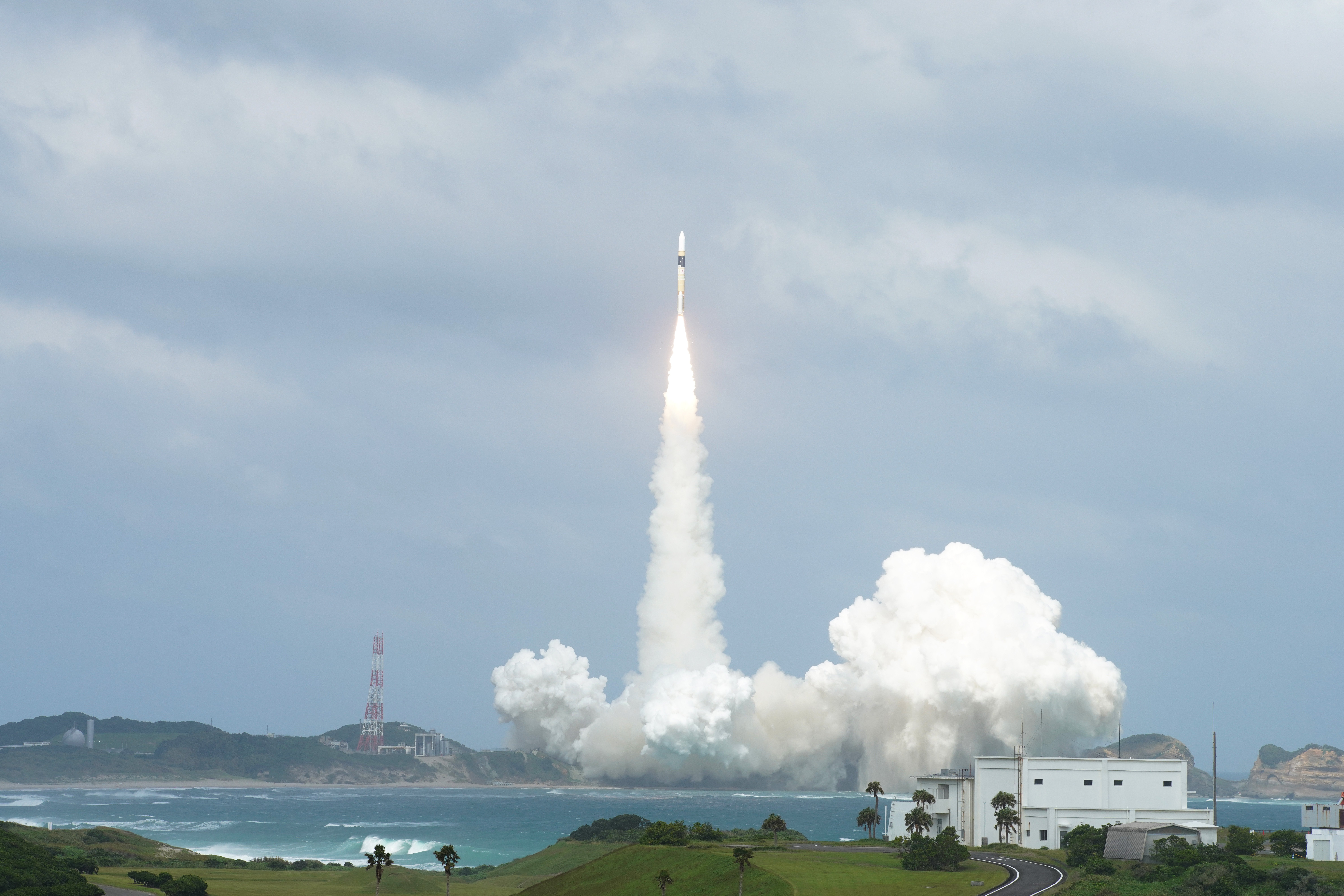 H-IIAロケット49号機、打ち上げ成功 「難しい気象条件、最後の最後まで