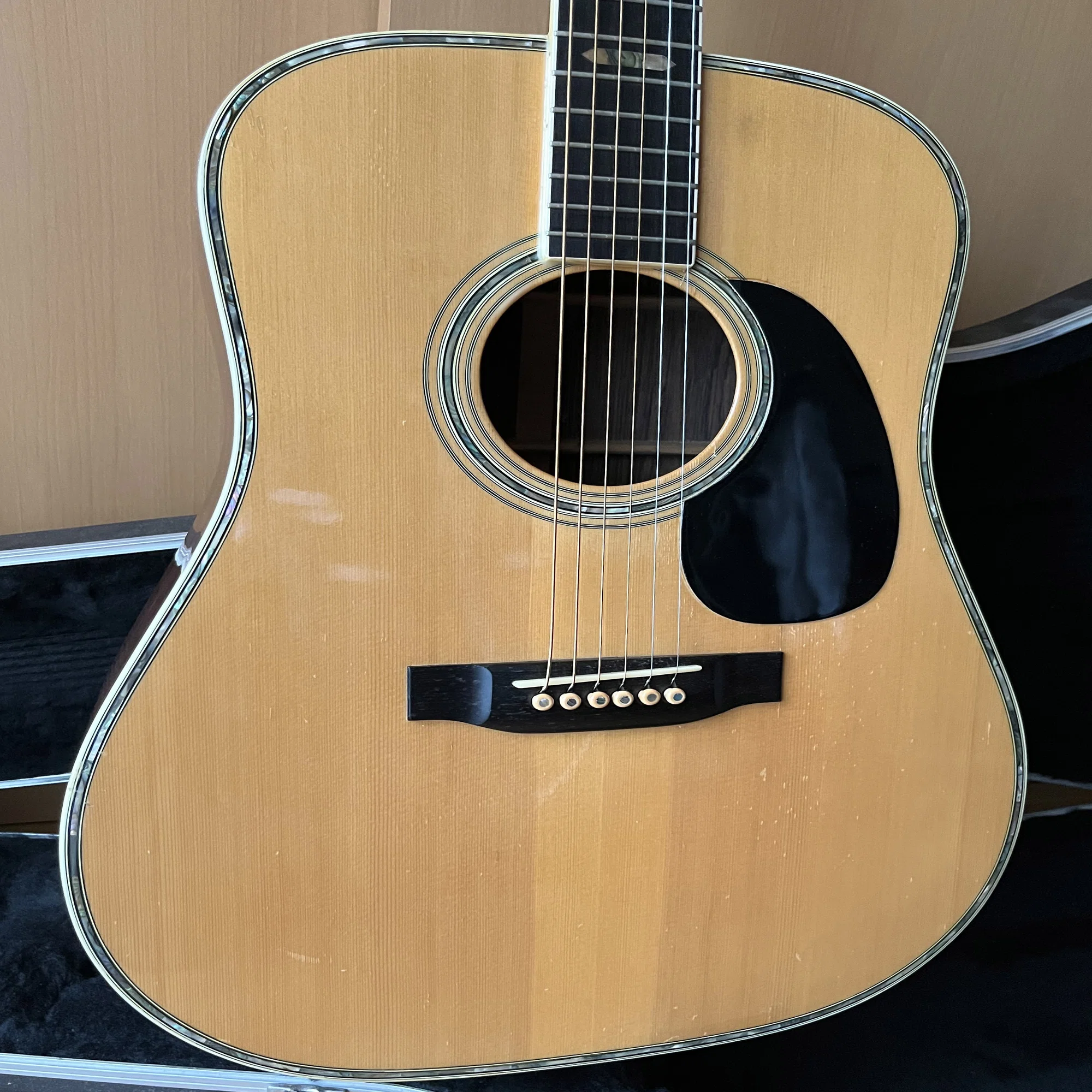 The Story That Guitars Are Alive!” and “YAMAKI YM-1000”｜アコギ部長