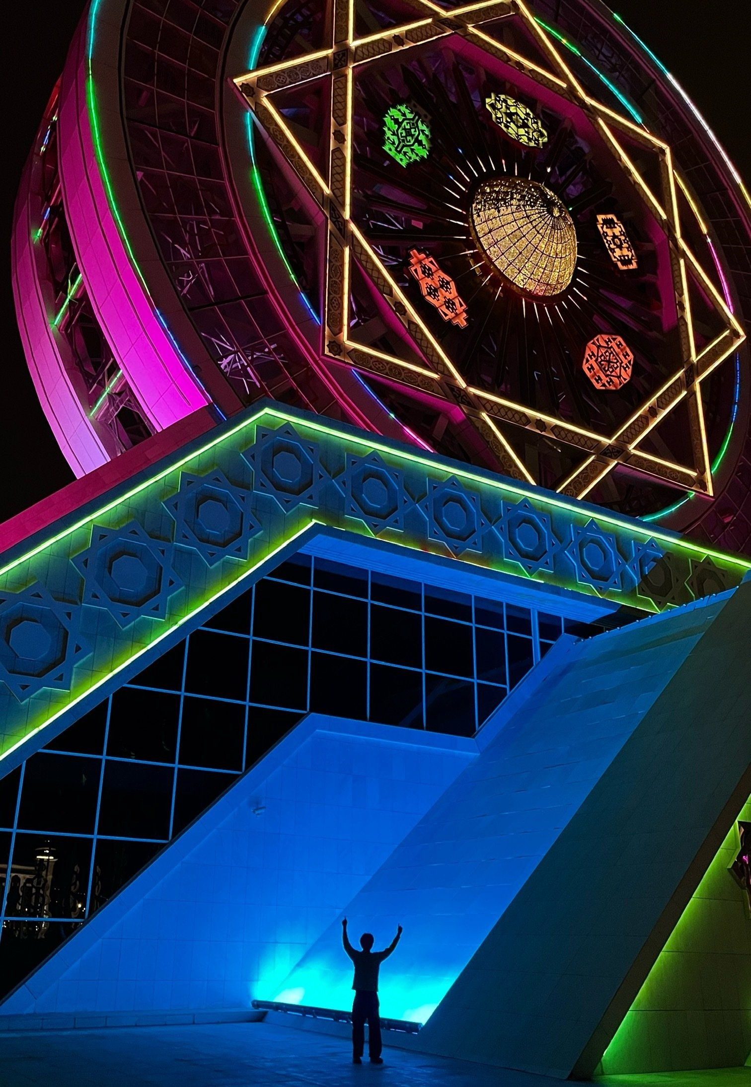 トルクメニスタン5】夜は「光の街」に変貌する｜アルミンの旅行記