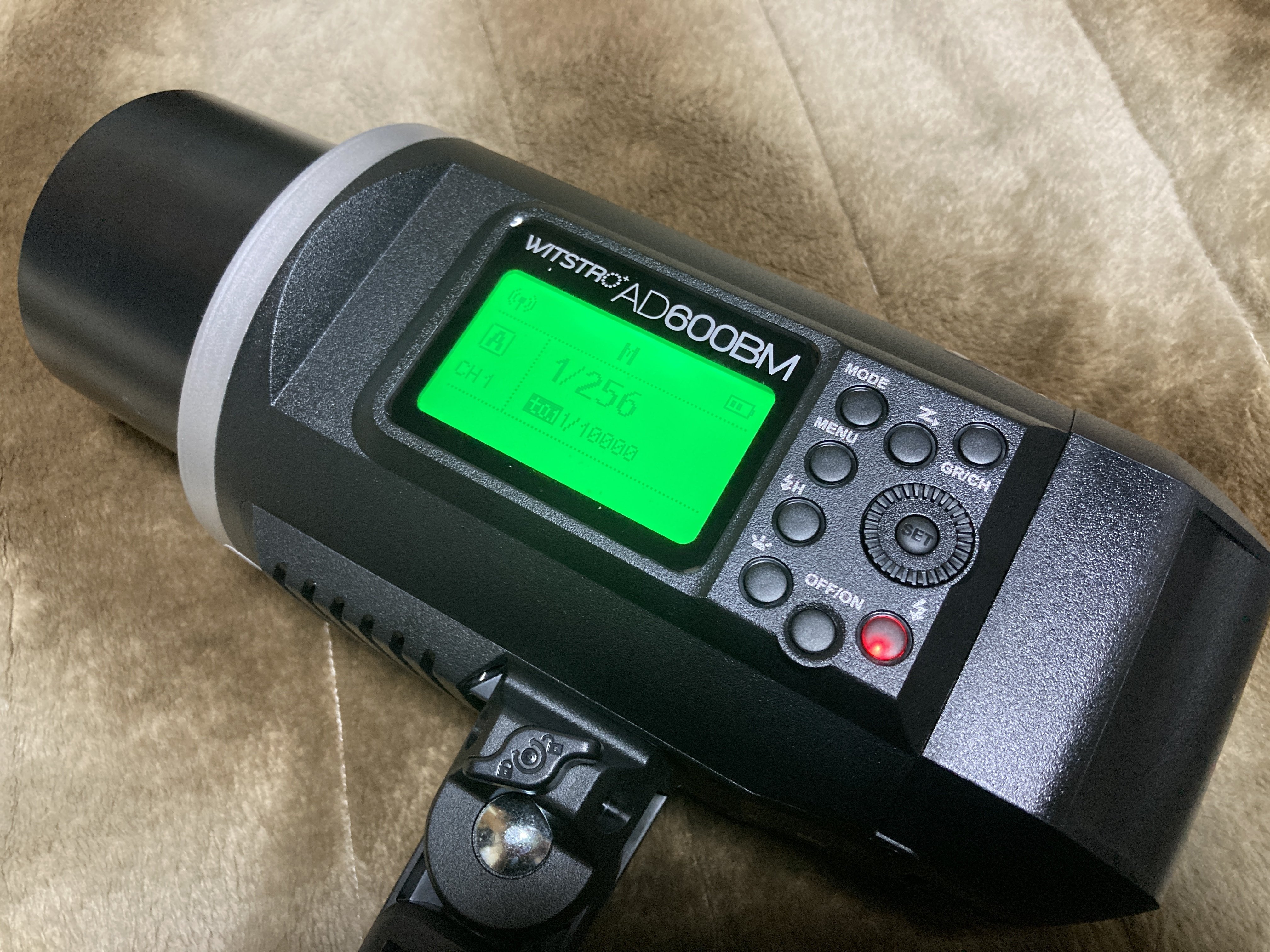 コスプレカメラマンのストロボ選び｜忍