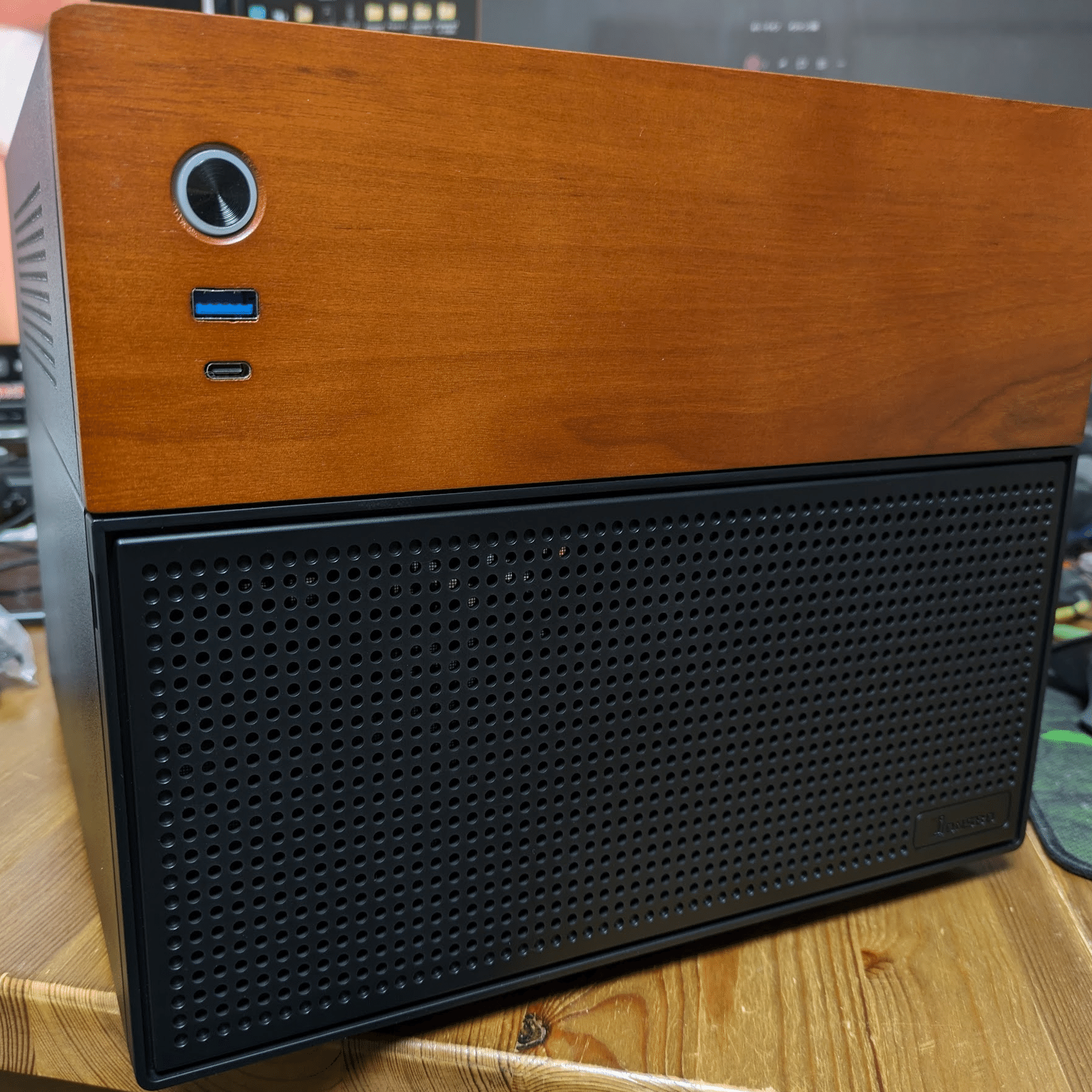 nAs出品になります。 知る人ぞ知る周辺機器”のNASキット、クラファンで異例の大ヒット