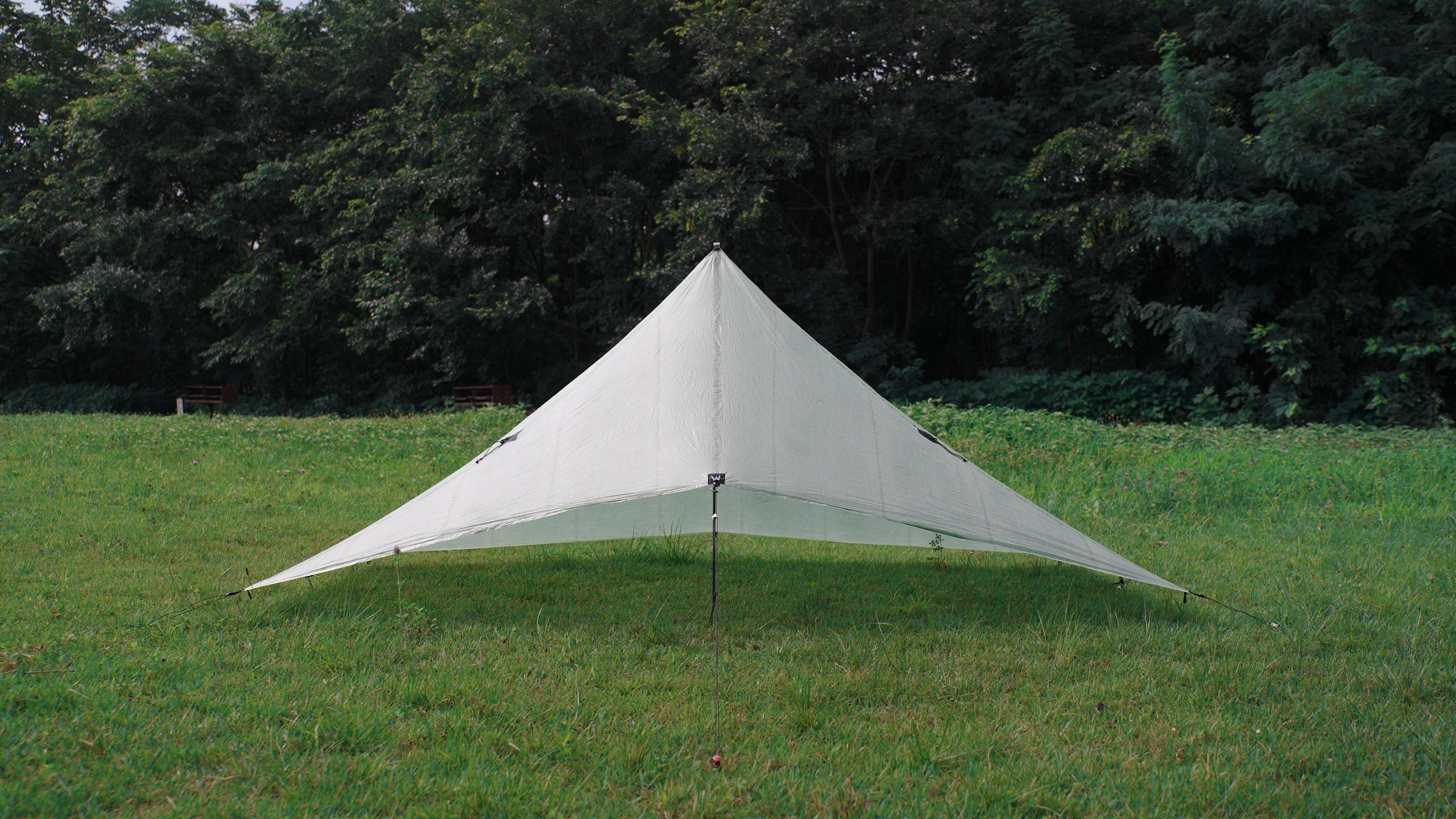 ギア紹介】Mountain Laurel Designs の「CRICKET PYRAMID TARP」｜天候や気分に合わせて柔軟な張り方ができるタープ｜285g  DCF｜Hiroyuki Nishijima