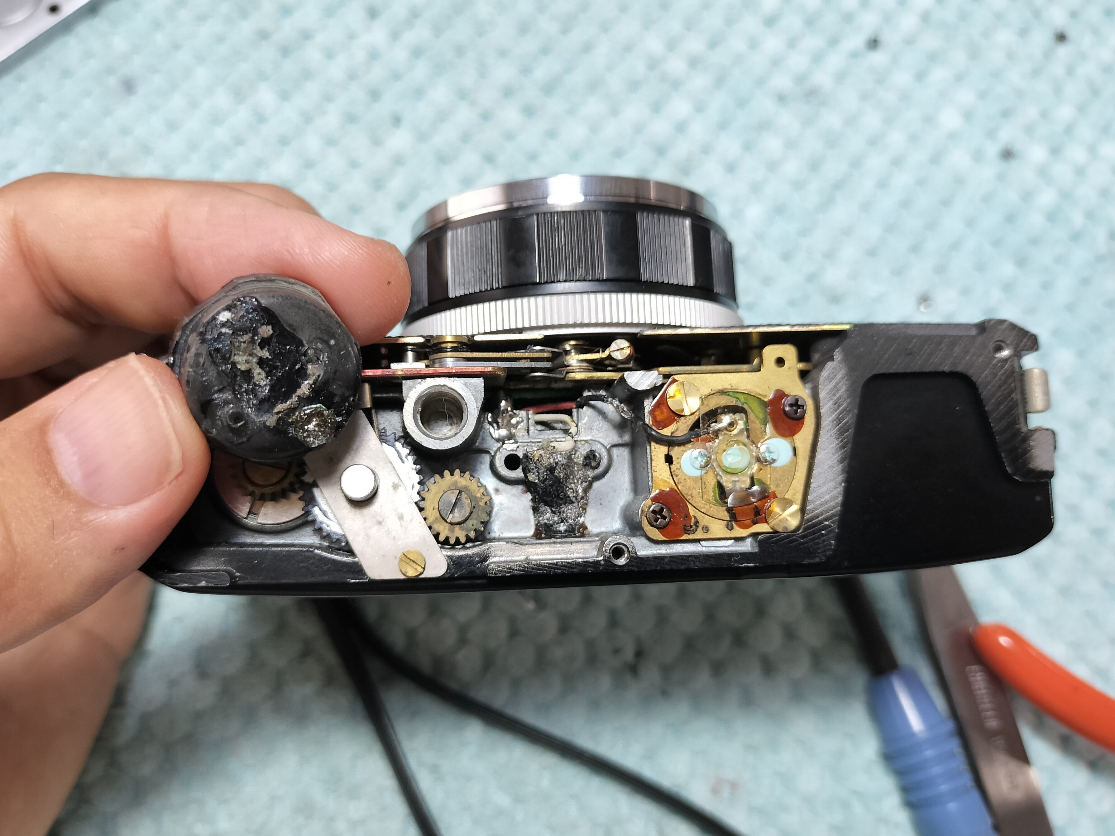 Olympus 35RCの分解|フィルムカメラ修理のアクアカメラ Olympus 35RCの分解|フィルムカメラ修理のアクアカメラ