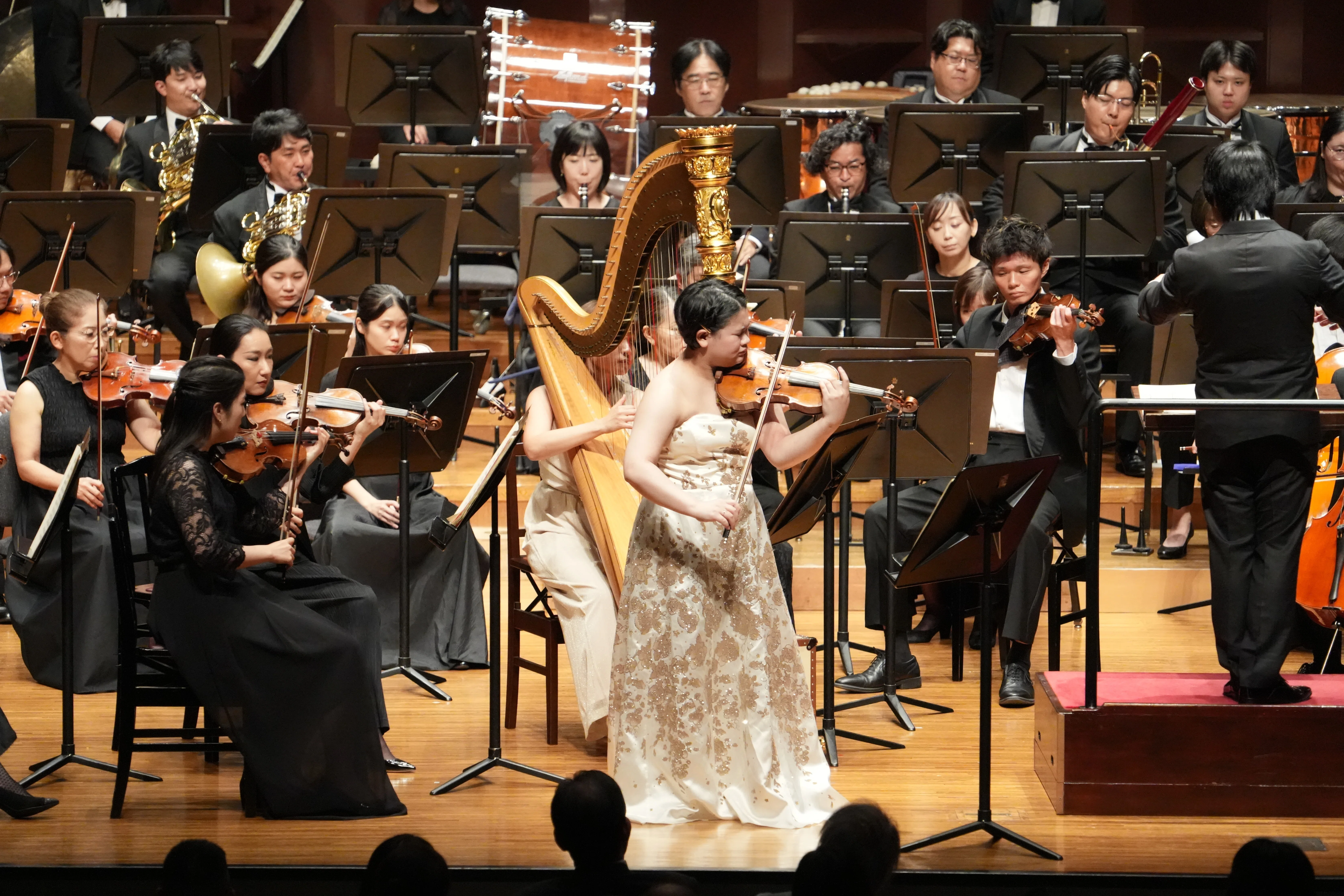全身で音楽を楽しむ笑顔のヴァイオリニスト｜豊中市公式note