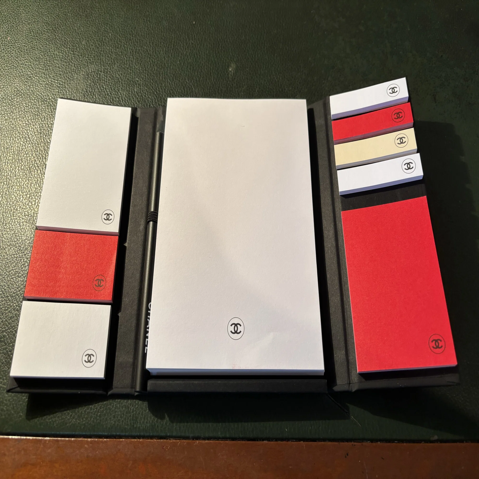 シャネルさんより頂いた付箋｜Quiet Screen Notes