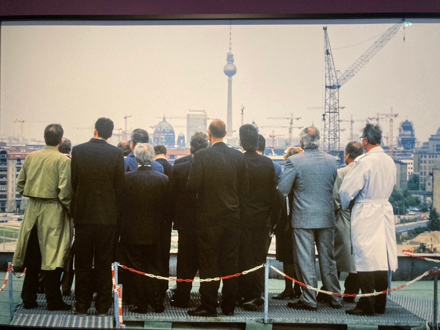 今日の私は、ベルリンの壁はただの壁だったと知って…｜ほっこの