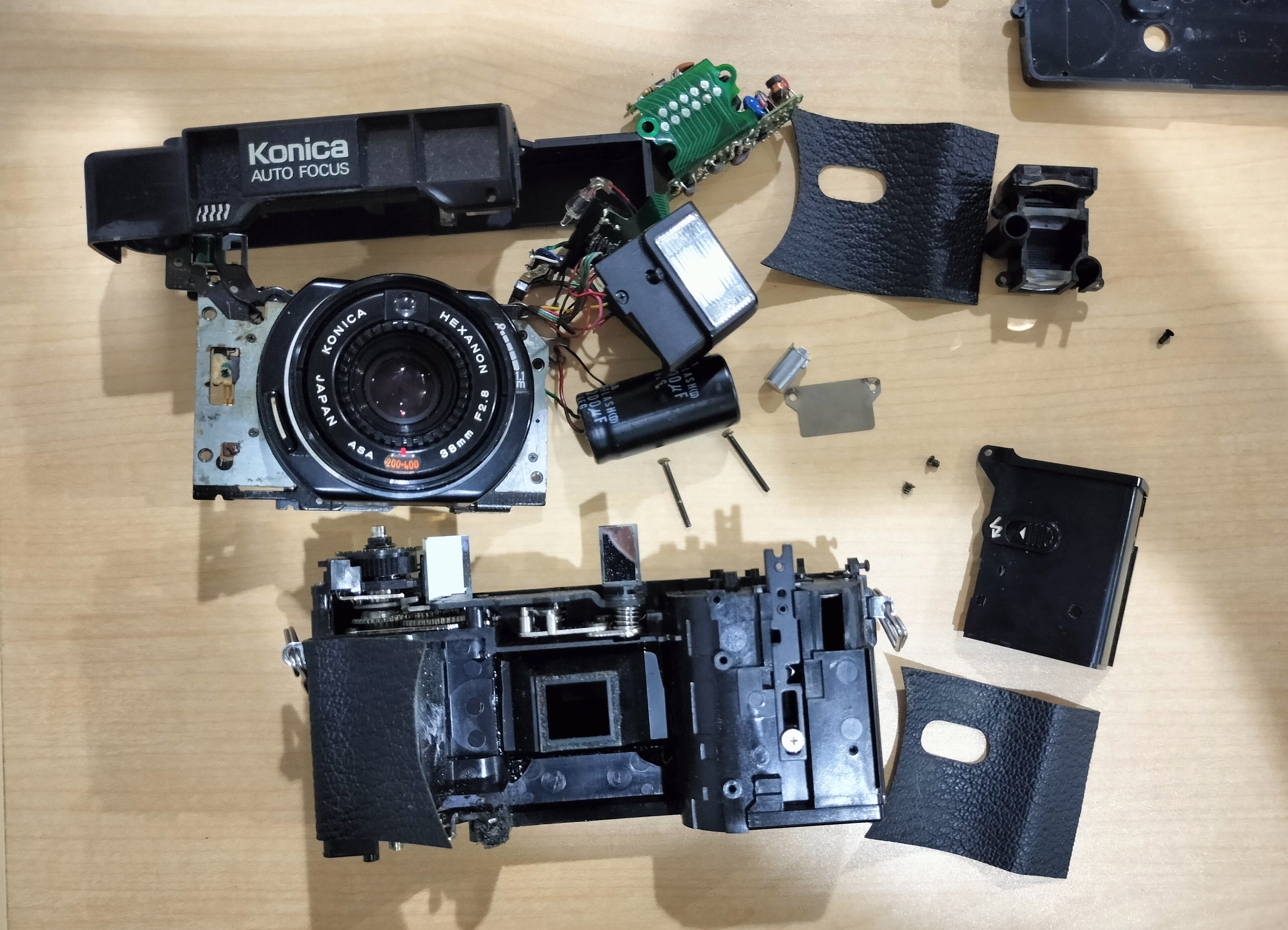 Konica C35 AF2の分解｜フィルムカメラ修理のアクアカメラ