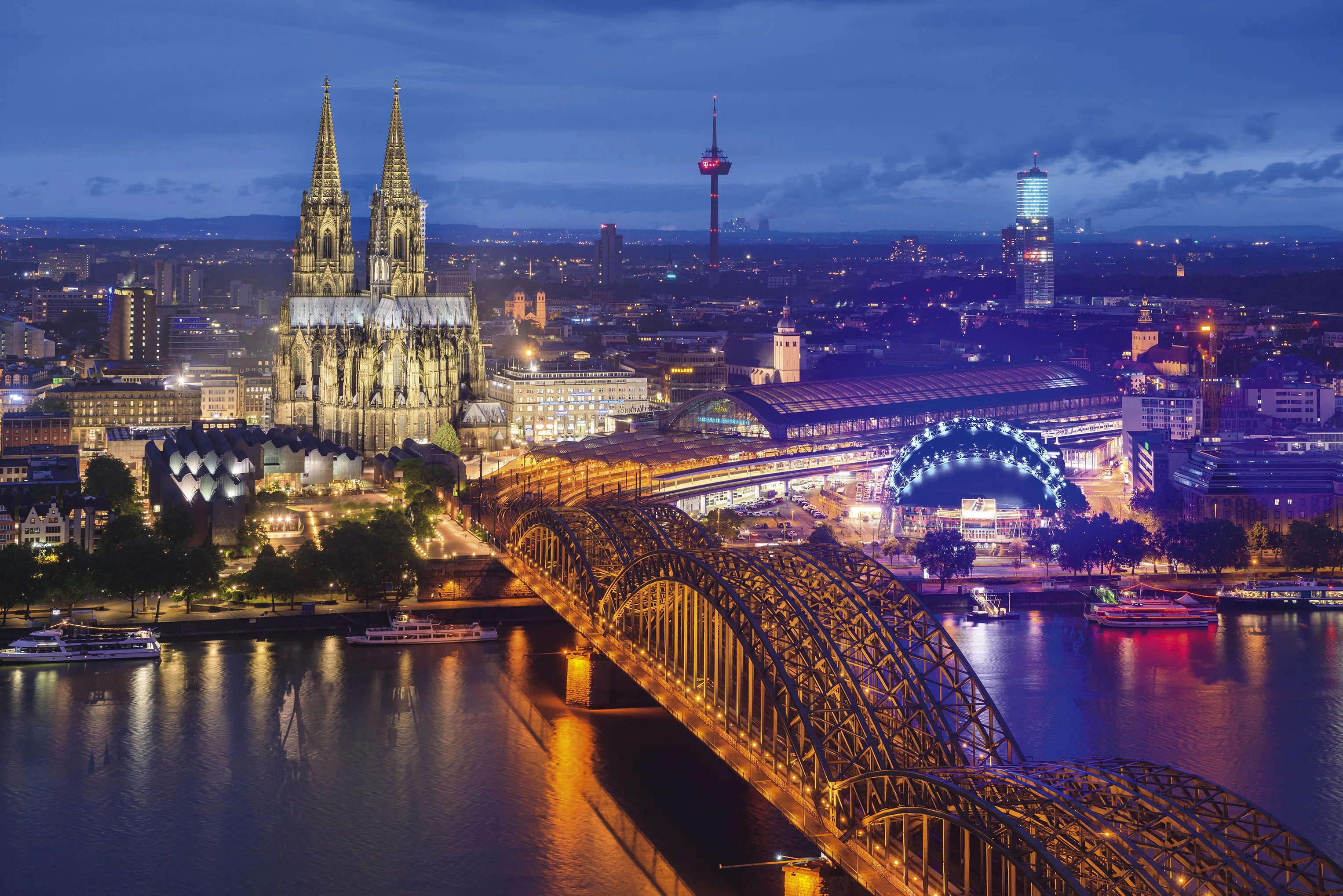 世界114都市、写真602点収録!! 夜景写真の第一人者による世界の絶景