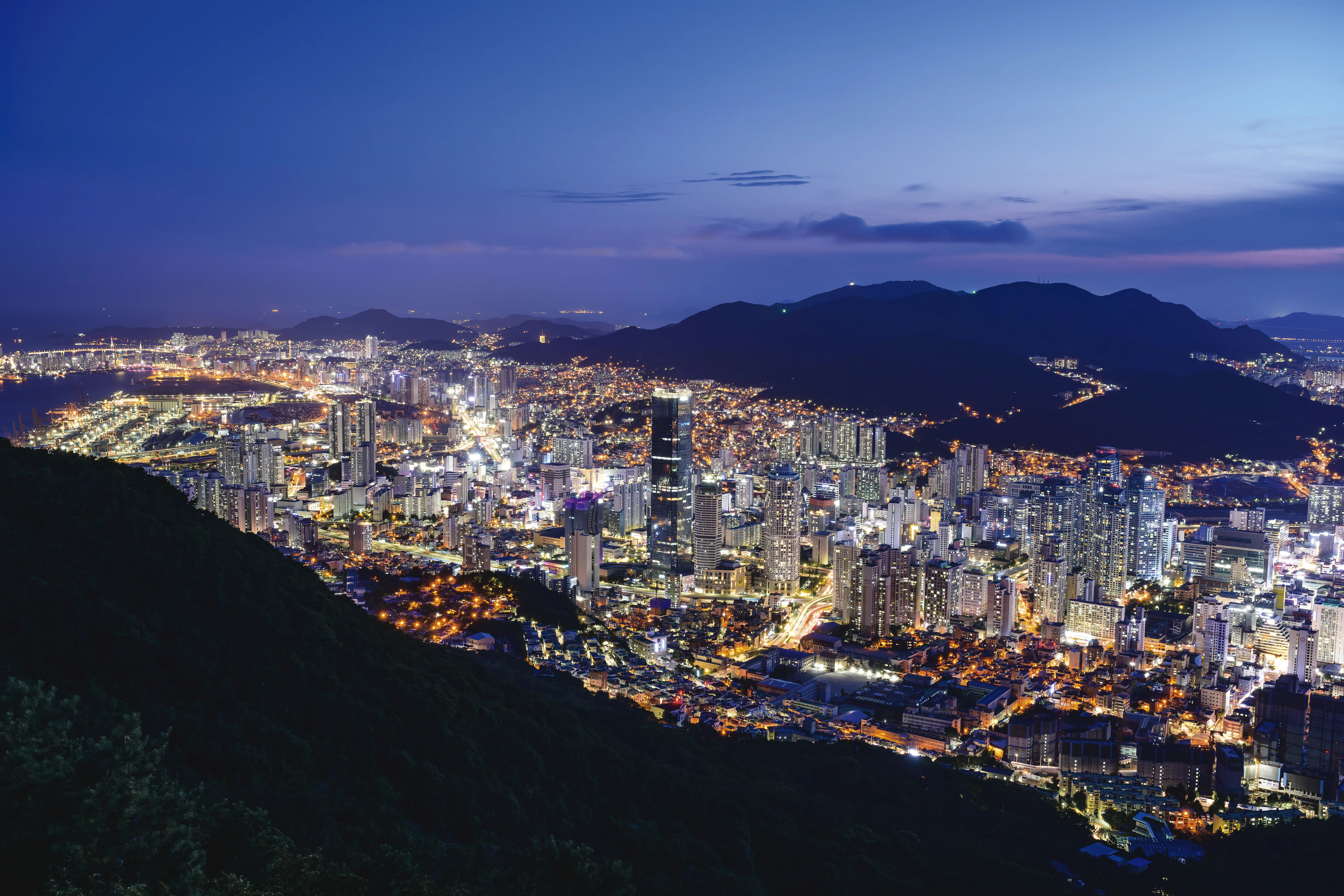 世界114都市、写真602点収録!! 夜景写真の第一人者による世界の絶景