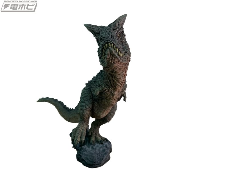 全長450ミリの超ビッグサイズ！気鋭の怪獣造形師“ねんど星人”が