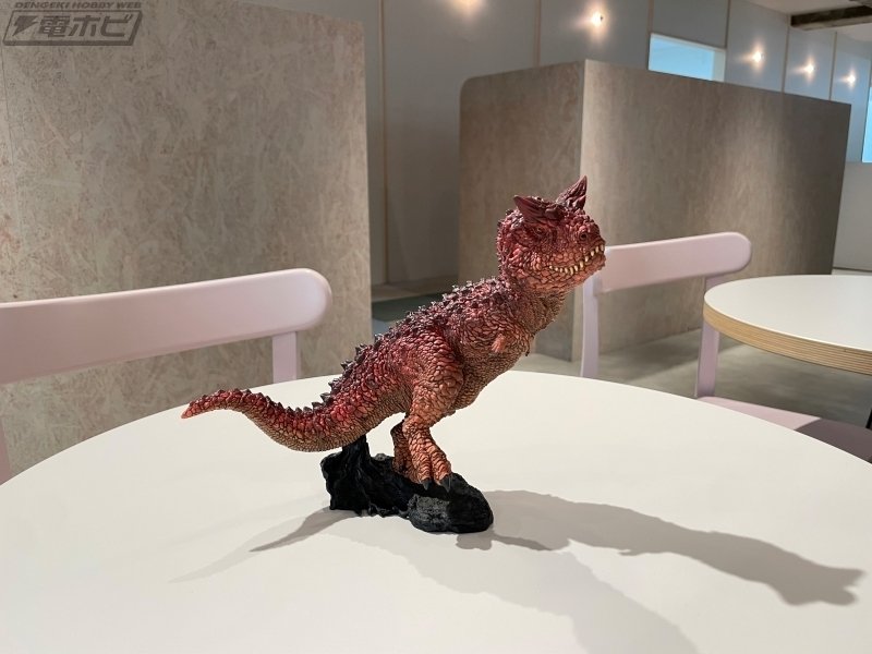 ねんど星人　 カルノタウルス　ロート　ソフビ　恐竜　彩色済み完成品フィギュア ねんど星人 カルノタウルス ロート ソフビ 恐竜 彩色済み完成品