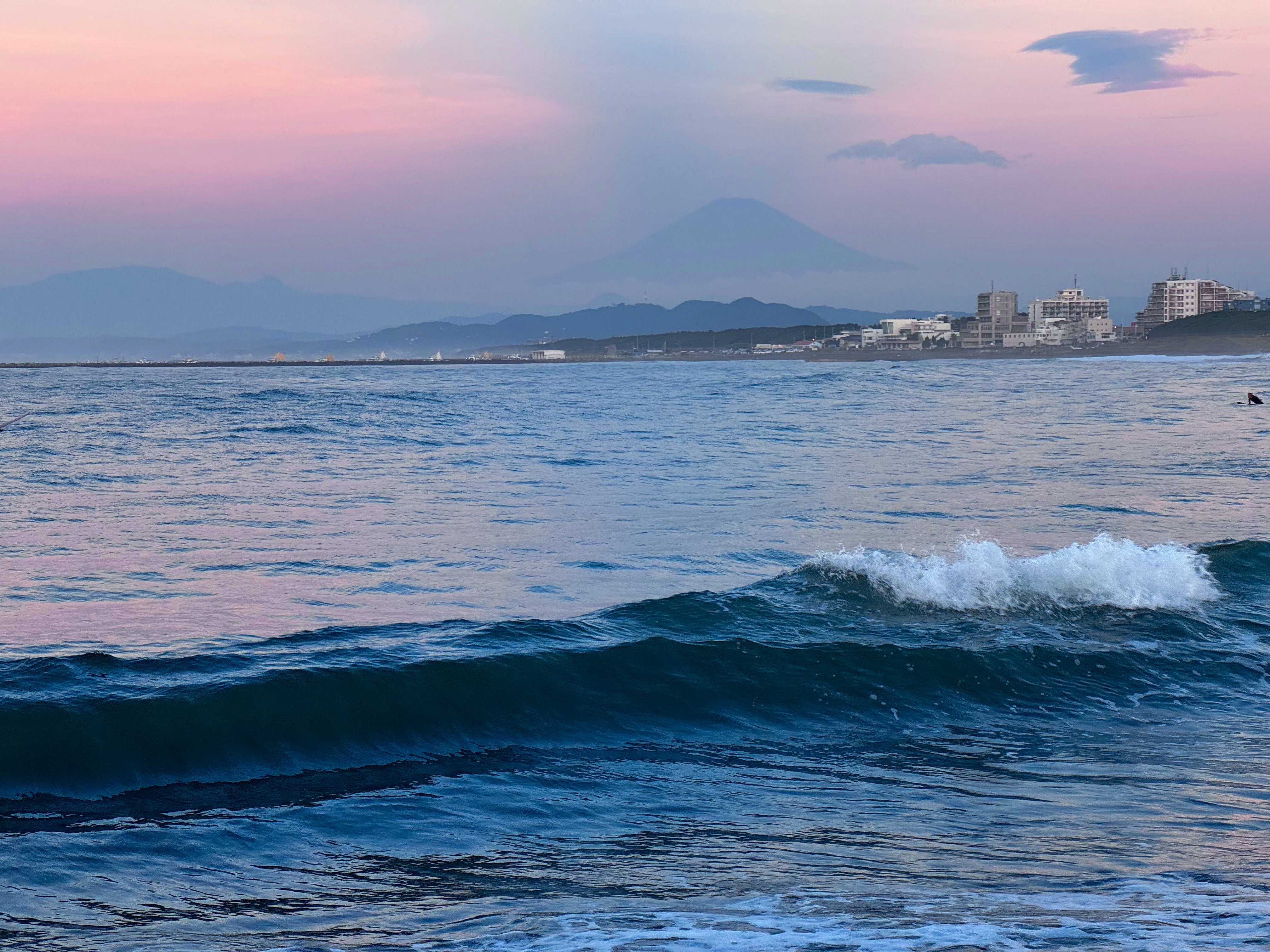 富士山の前に広がる青い靄｜Cressonboy