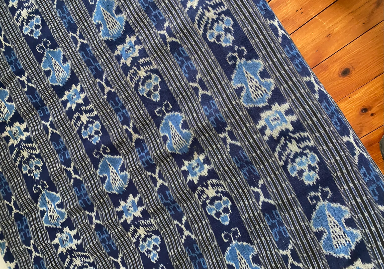 Ikat (イカット) と、絣（かすり）｜山林