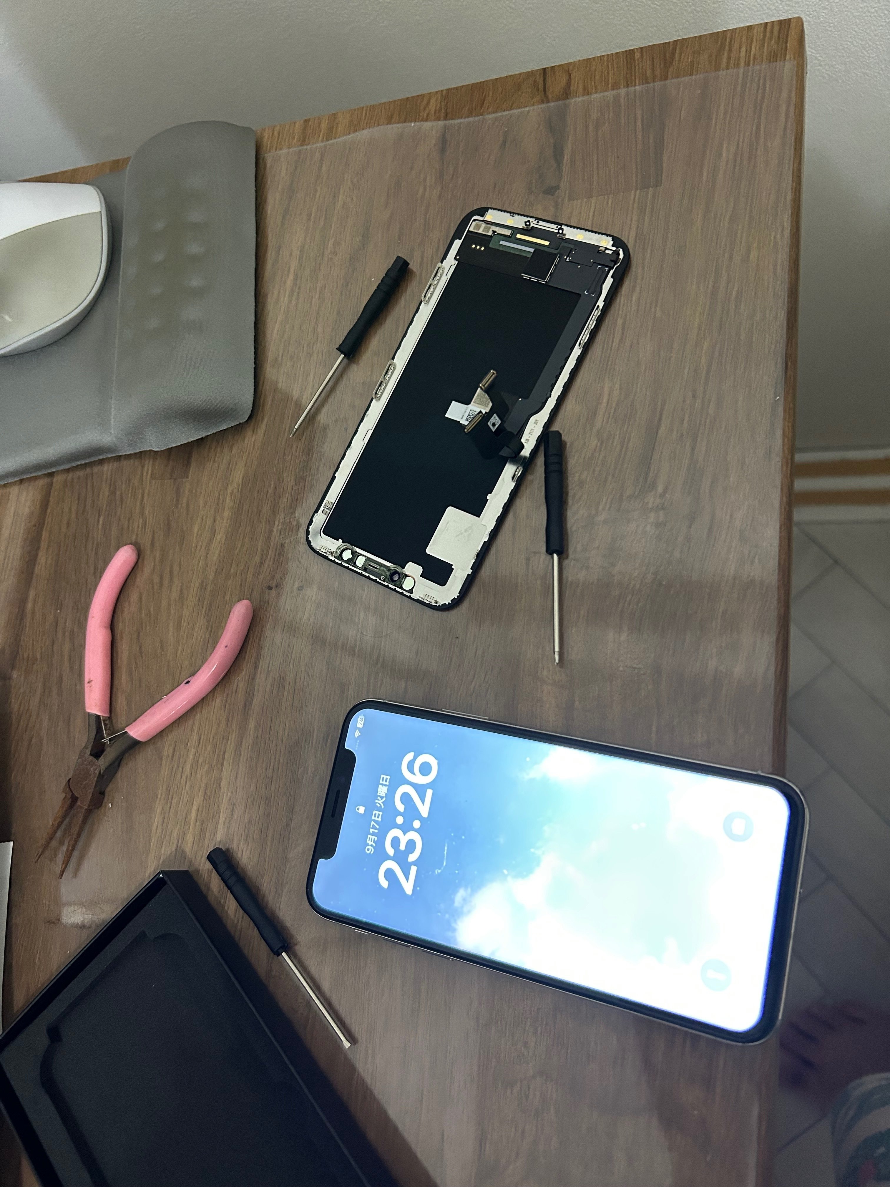 ダイソーで売ってるiPhoneが分解可能な星形のトルクスドライバー（P2