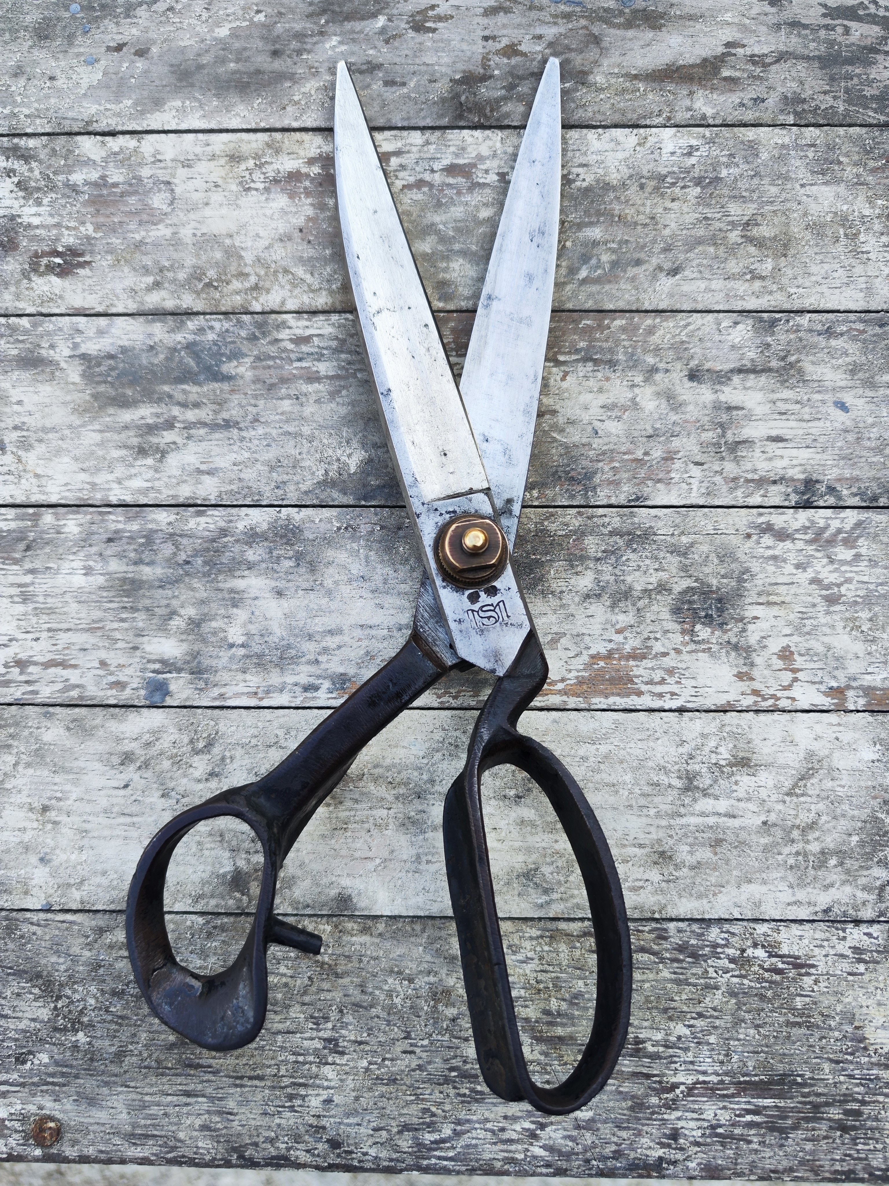 初代庄三郎 三浦庄三郎 総火造り 1尺 裁ち鋏 ｜The Red Sabre