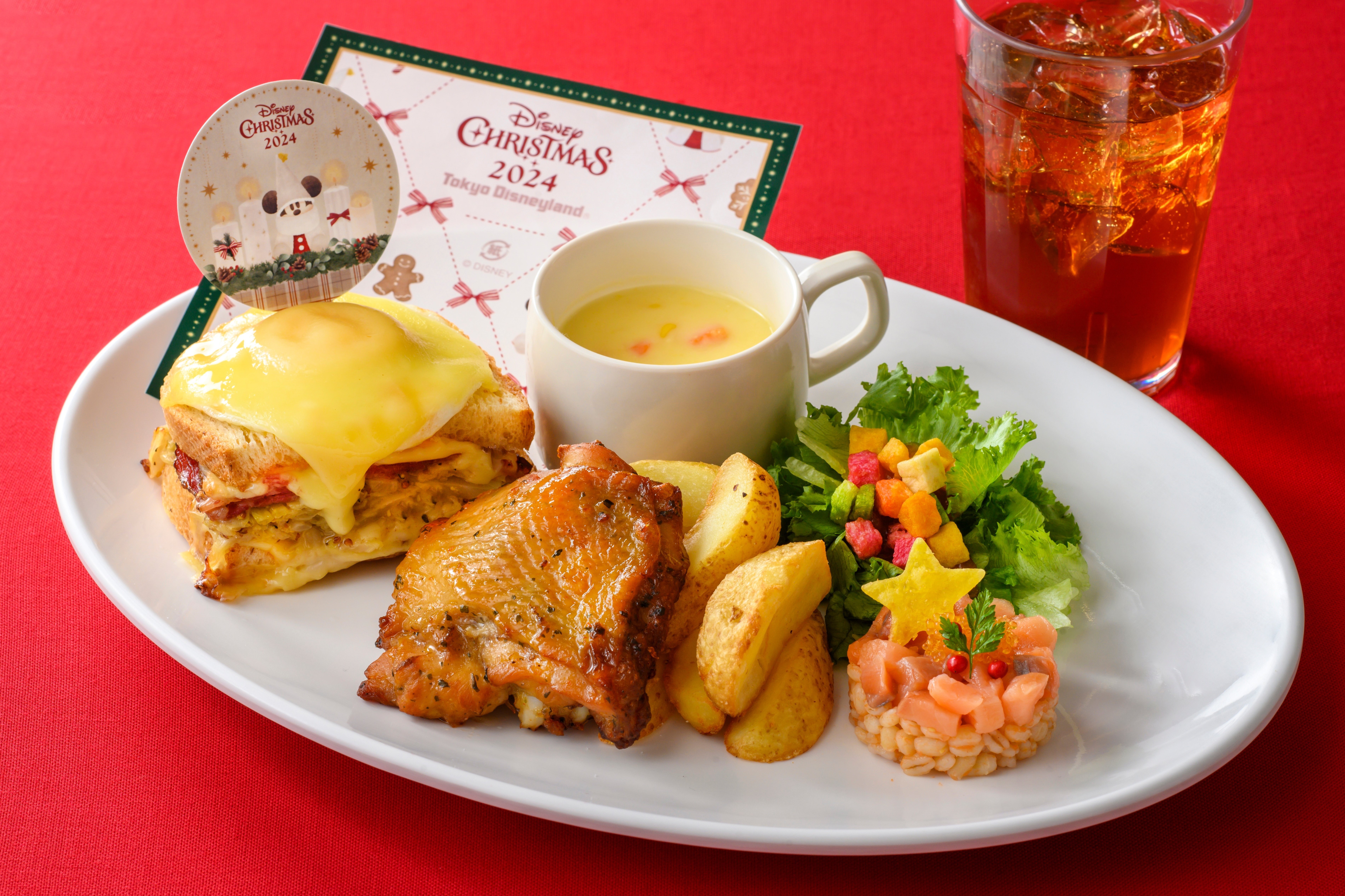 東京ディズニーランドでクリスマス気分を満喫！ オムライスや