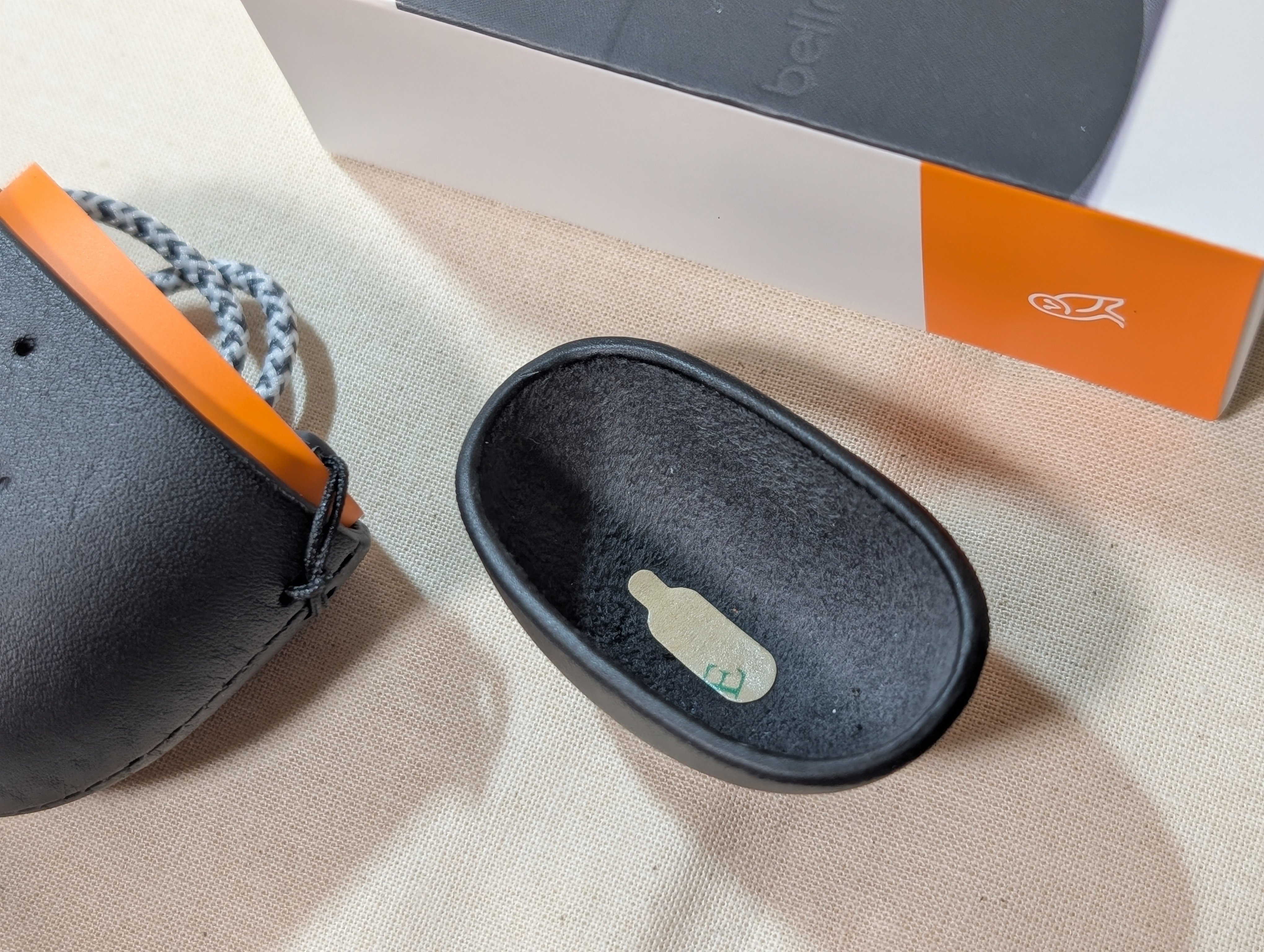 ガジェット】Bellroy - ベルロイのGoogle Pixel Buds Pro2用レザー