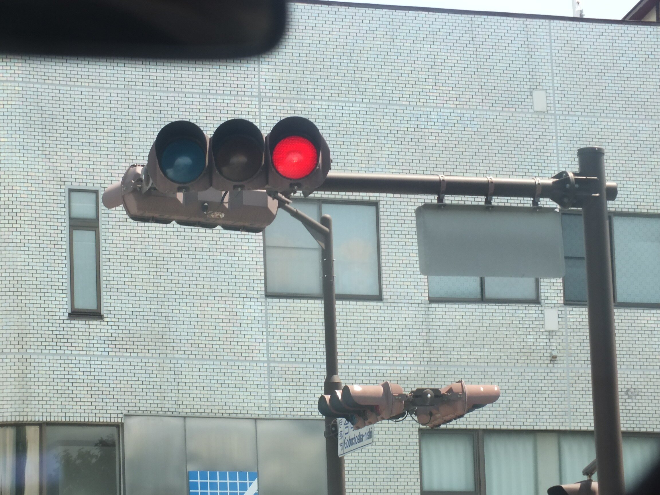 伊那市荒井「合同庁舎西」の小糸D型スフェリカルレンズ深フードと小糸