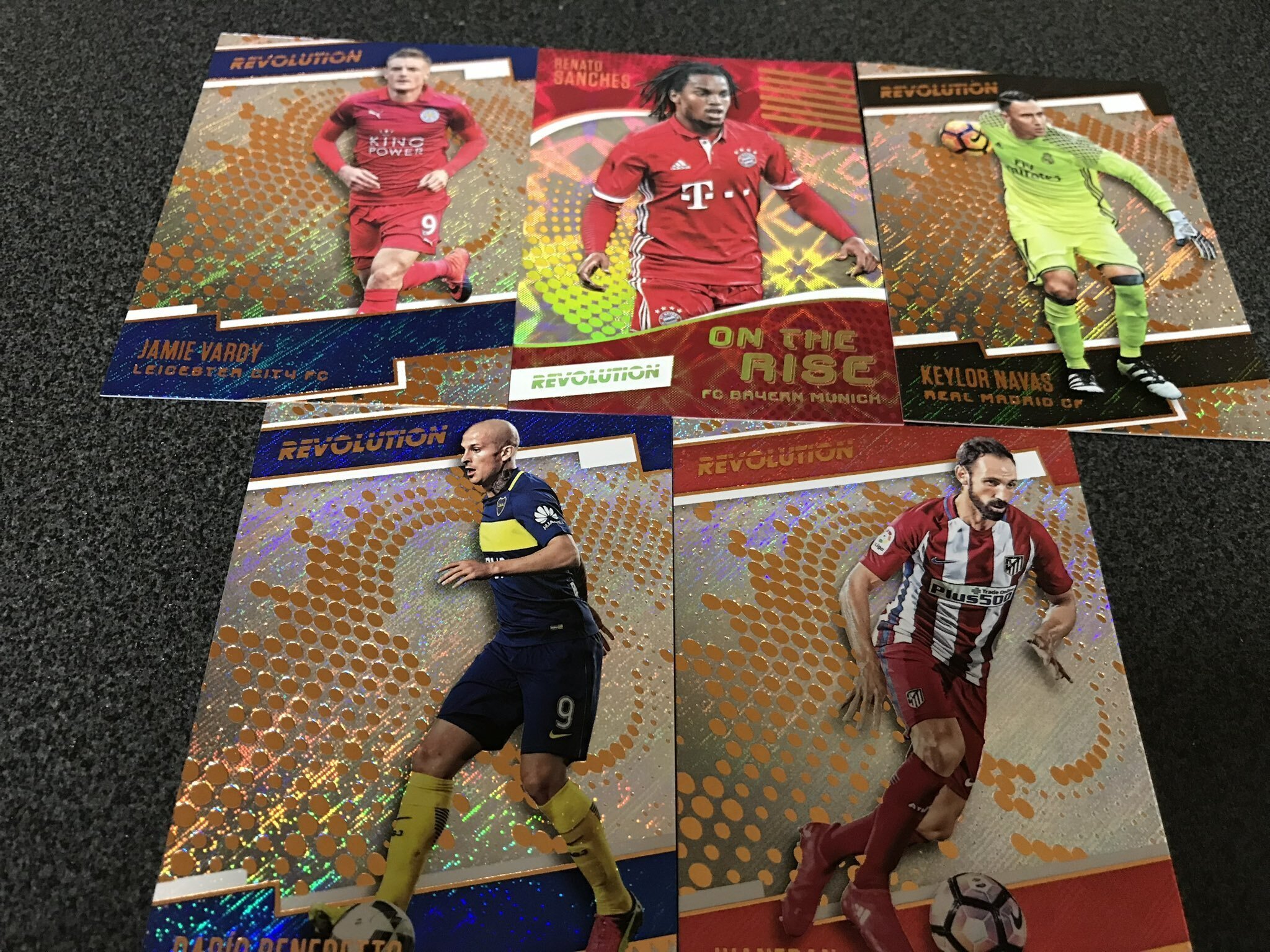 外国スポーツ選手カード Amazon.co.jp: サッカートレーディングカード 2025-26 | 3パック