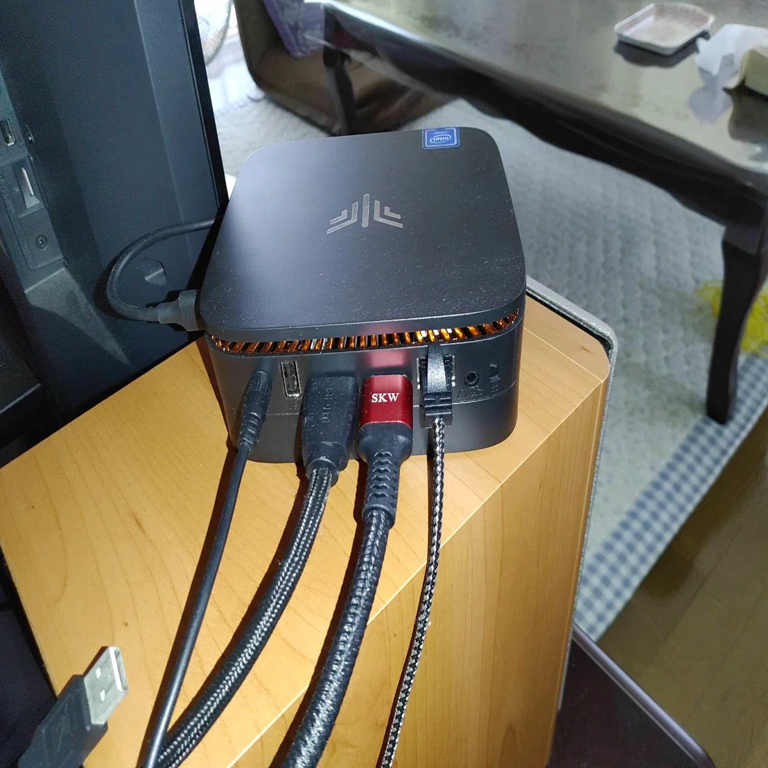 なんちゃってホームシアターとミニPCでリビングを令和にした話 