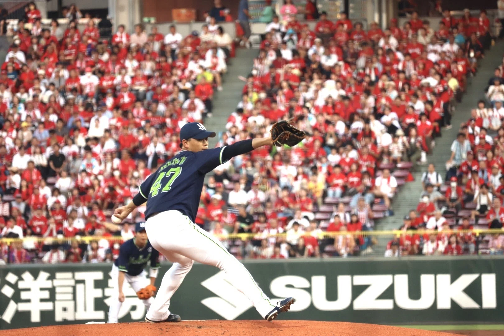 マツダスタジアムの正面砂かぶり席で観戦してきた！｜みかん@野球と旅行