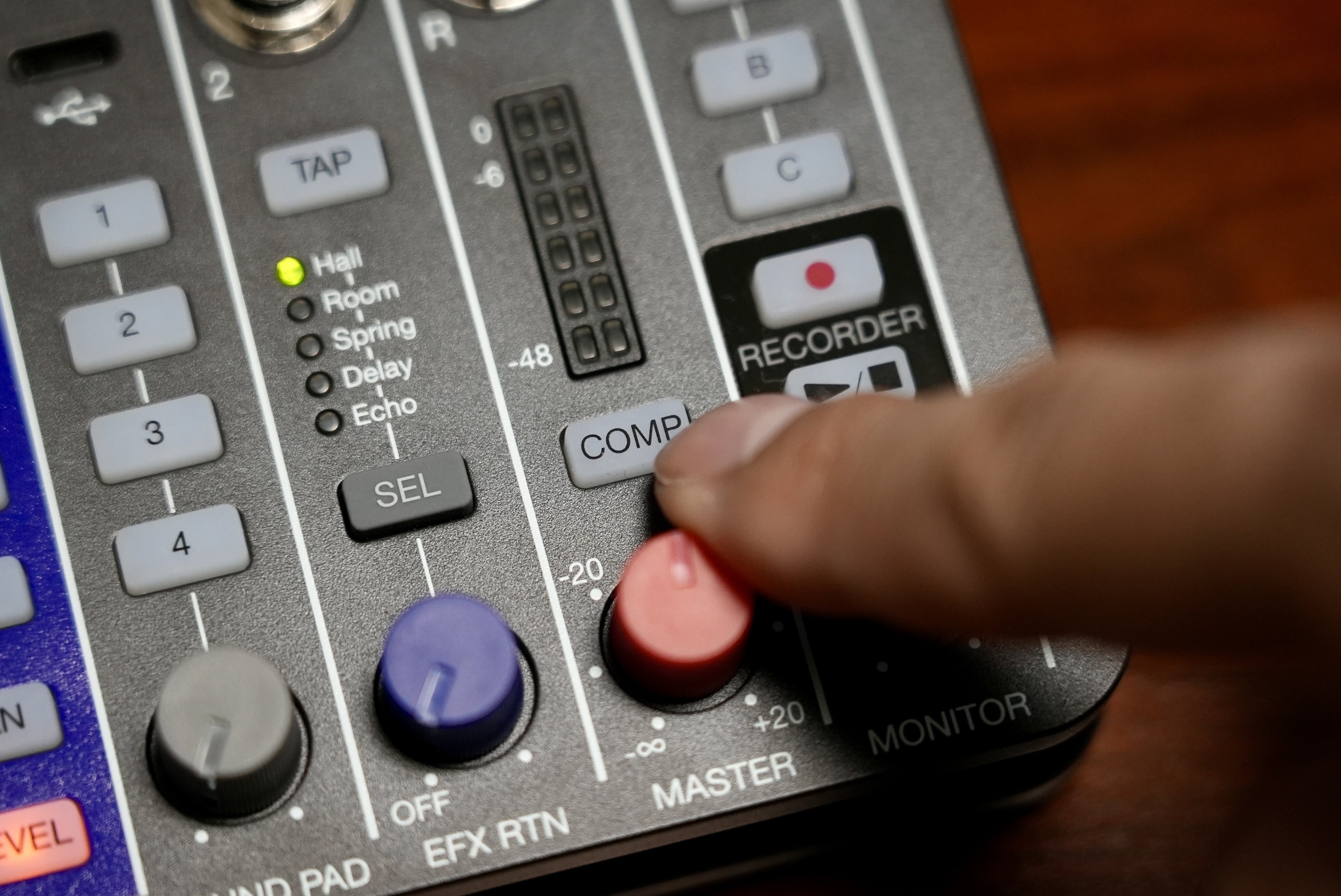 話題のミキサー ZOOM LiveTrak L6のファーストインプレッション