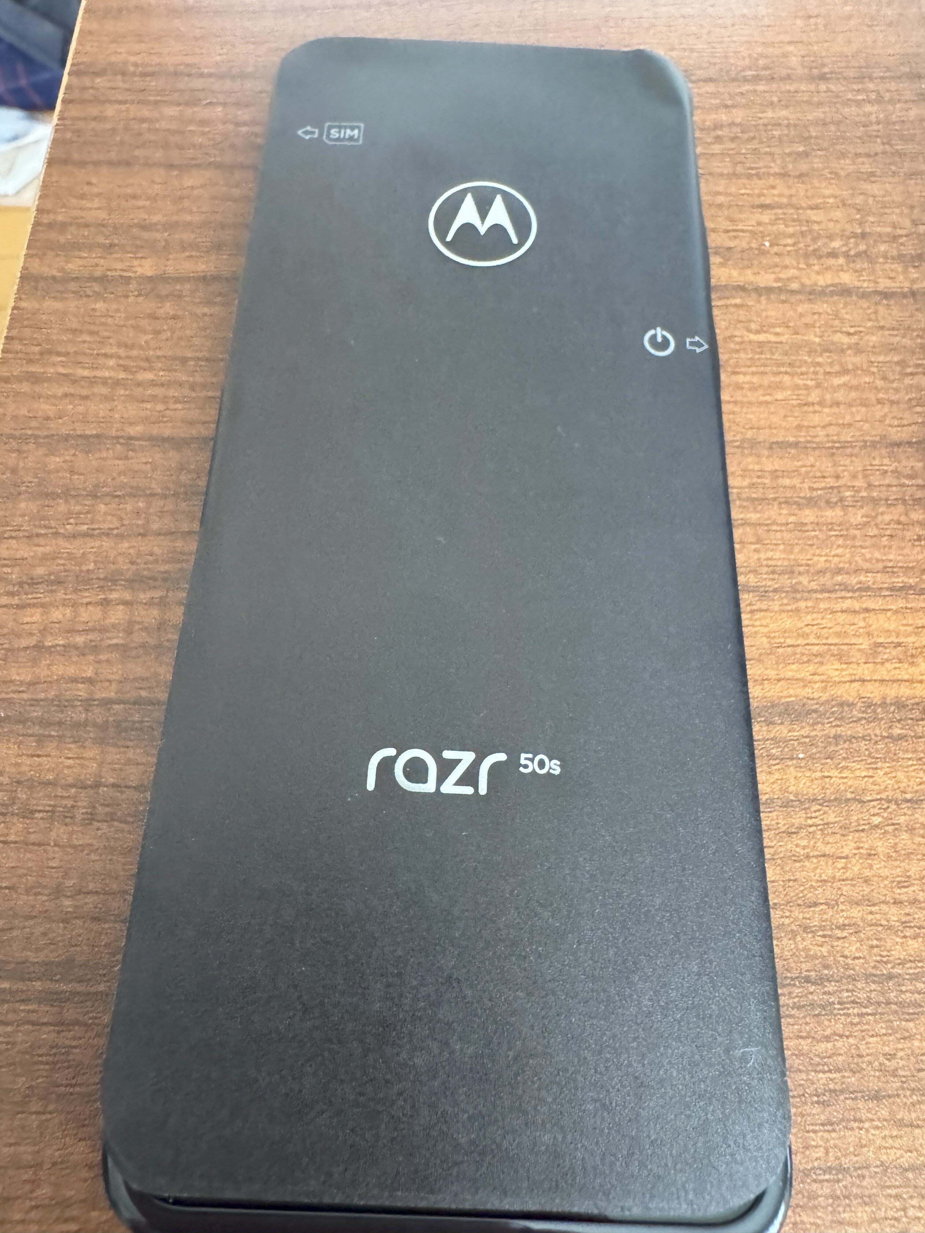 Flipスマホを更新しました(Galaxy Z Flip3 → Moto Razr 50s Flipスマホを更新しました(Galaxy Z Flip3 → Moto Razr 50s