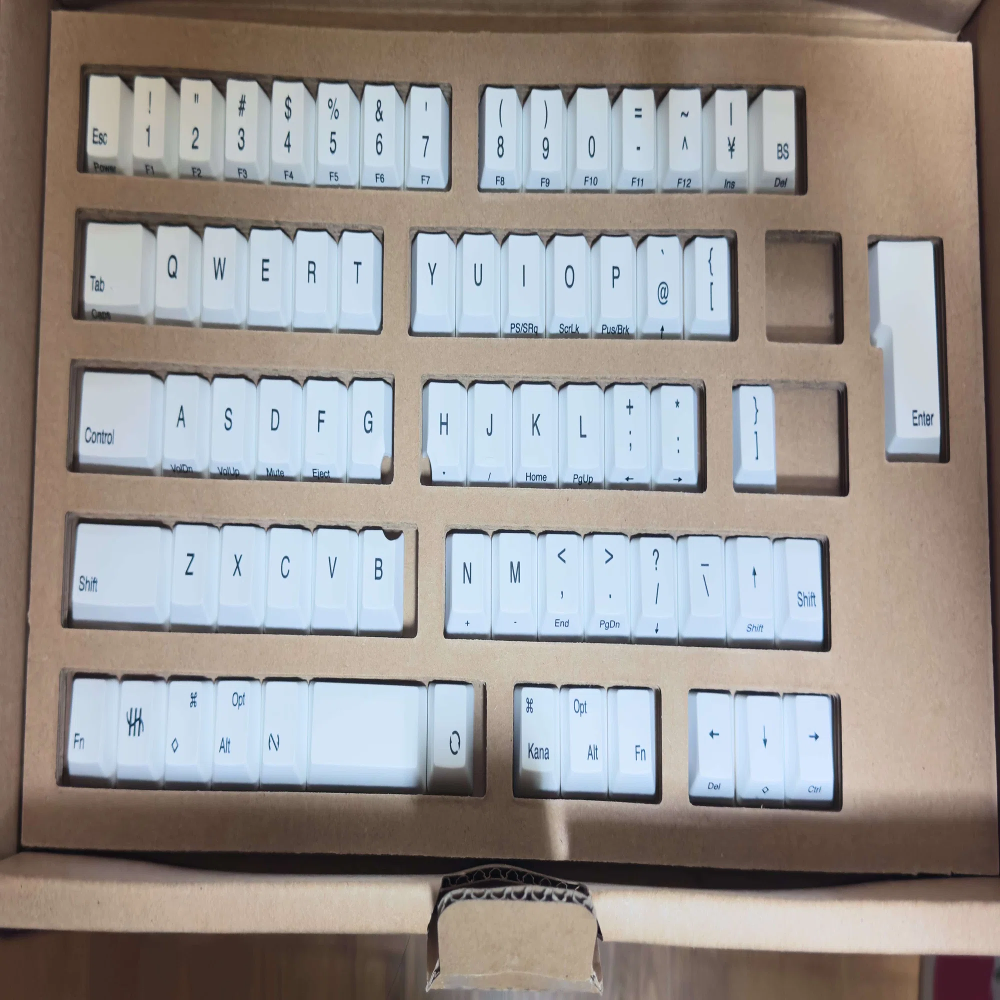 HHKB Studio日本語配列用キートップ：雪・黒刻印を購入しました 