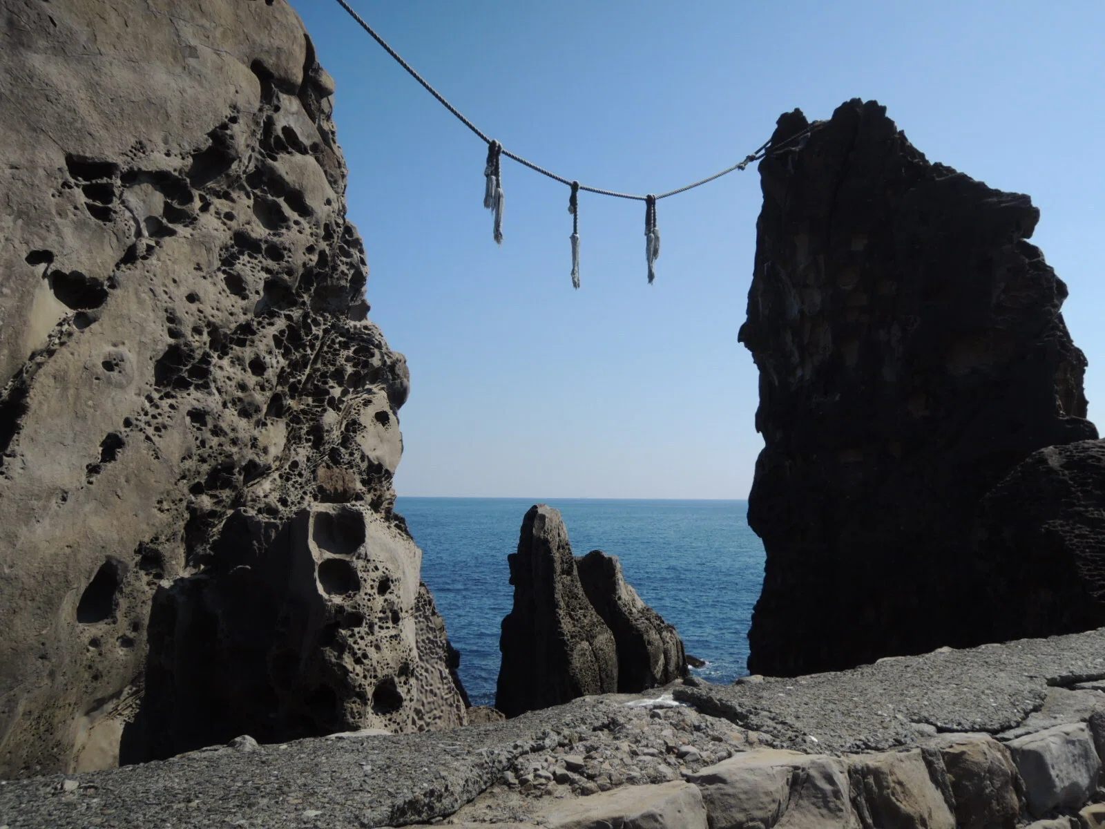 鹿岡の夫婦岩 高知県 室戸岬の絶景｜日本一周、世界一周 もふP