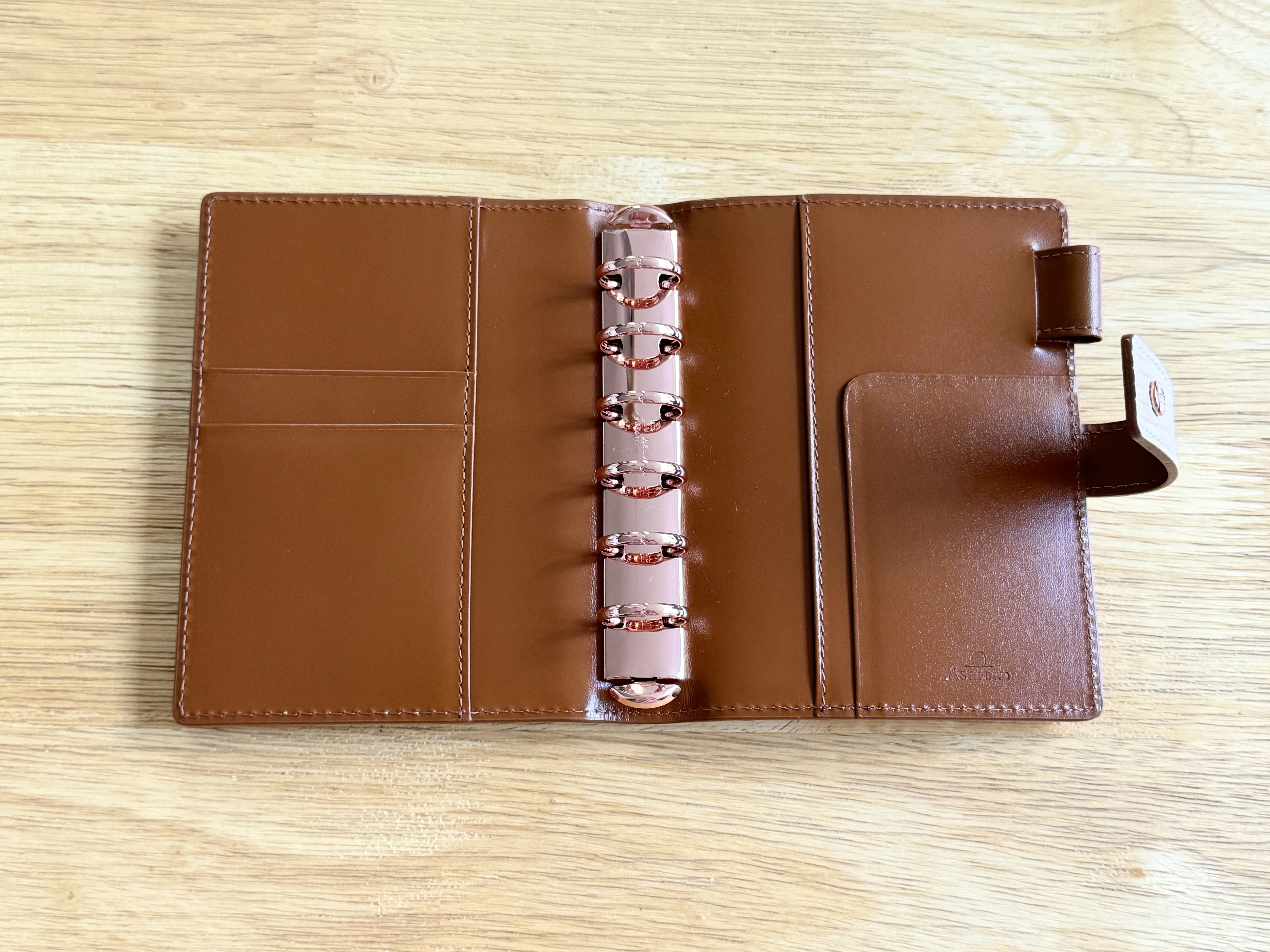 システム手帳は自分を高めてくれる。愛らしく気品漂うネオフィナード